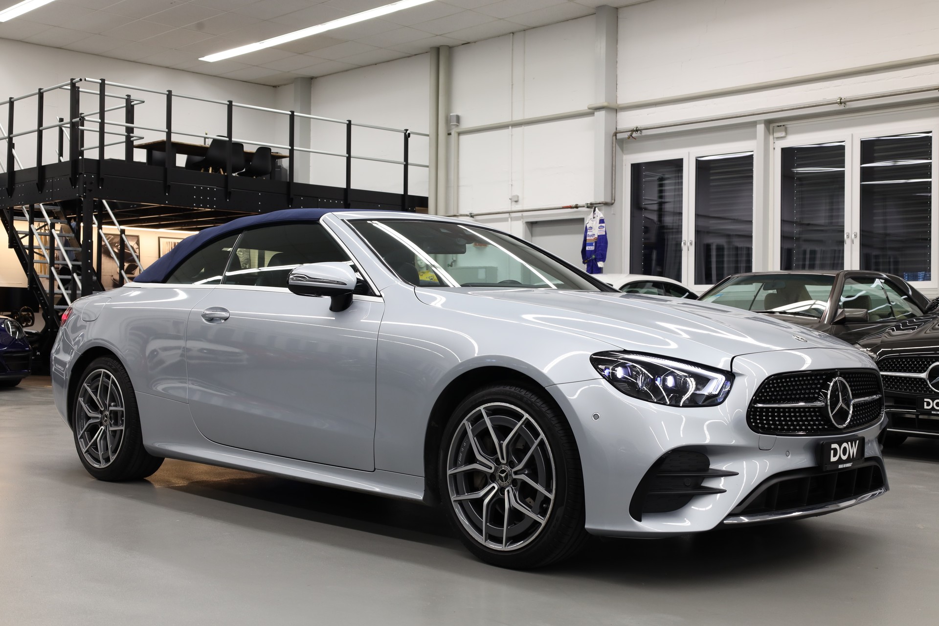MERCEDES-BENZ E 200 AMG Line 4matic Cabriolet-image-5
