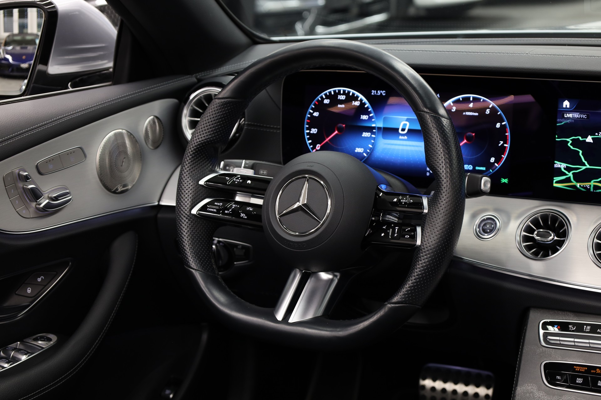 MERCEDES-BENZ E 200 AMG Line 4matic Cabriolet-image-18