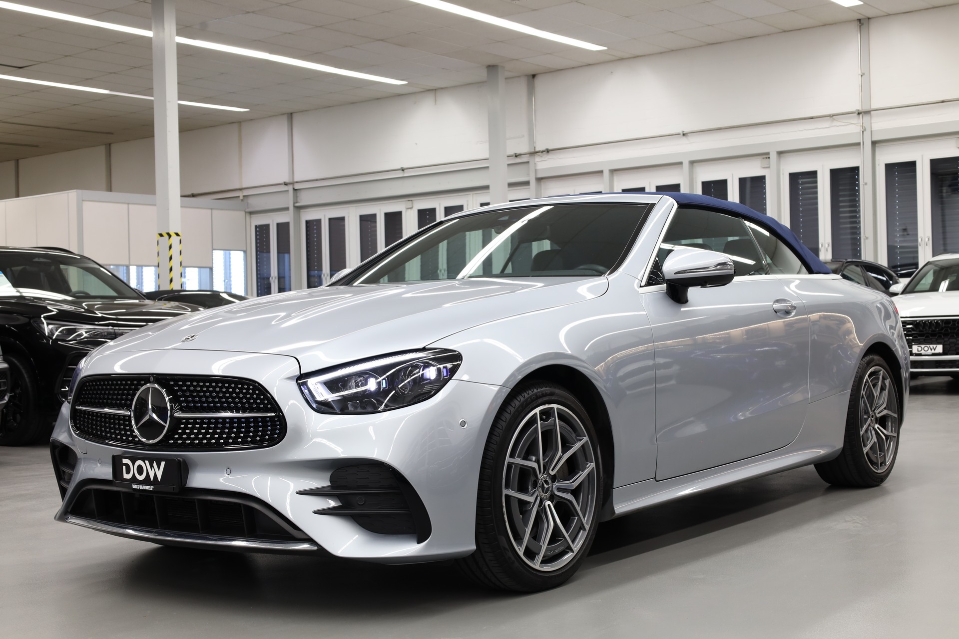 MERCEDES-BENZ E 200 AMG Line 4matic Cabriolet-image-4