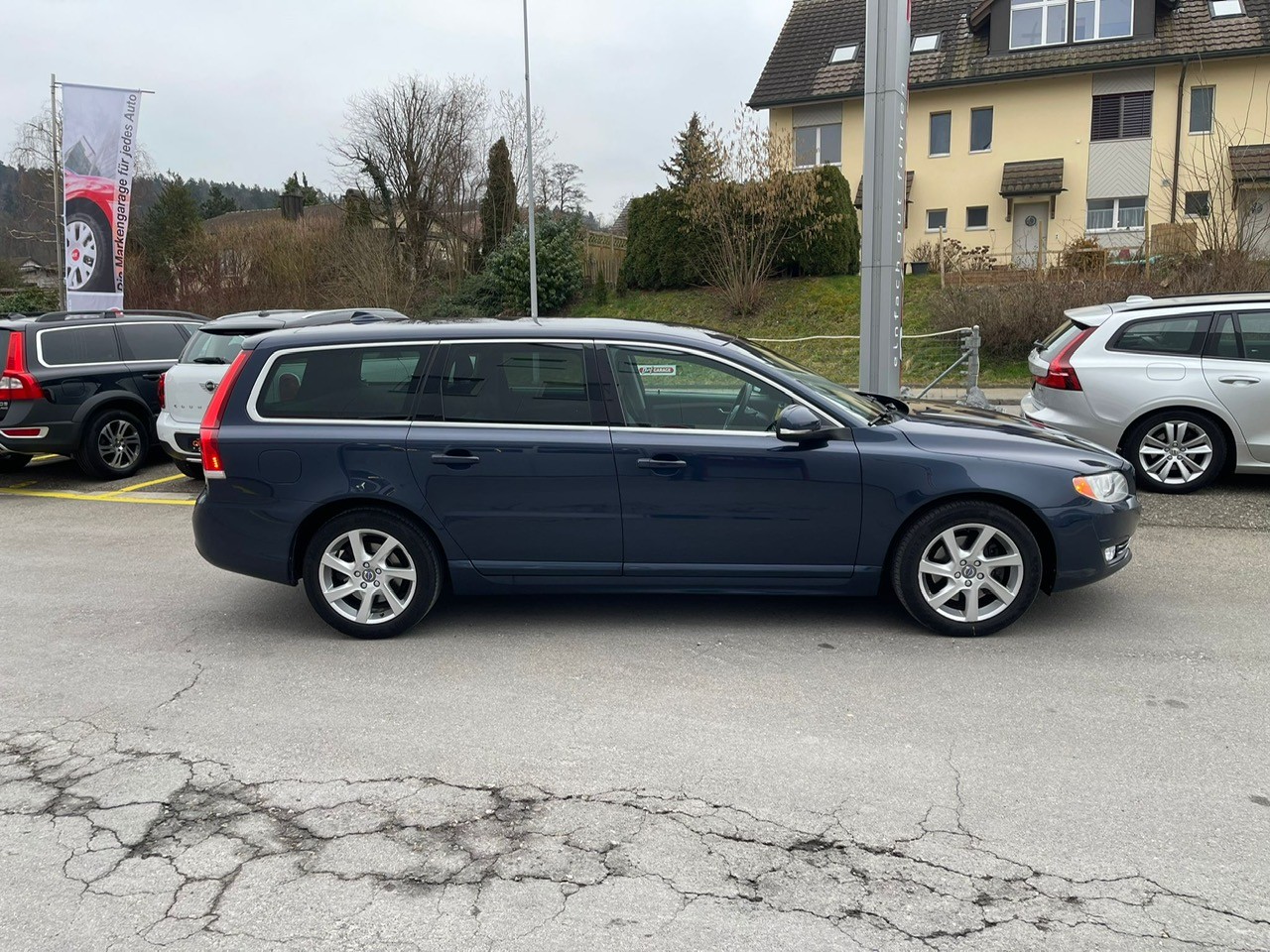 VOLVO V70 D4 Kinetic Geartronic-image-1