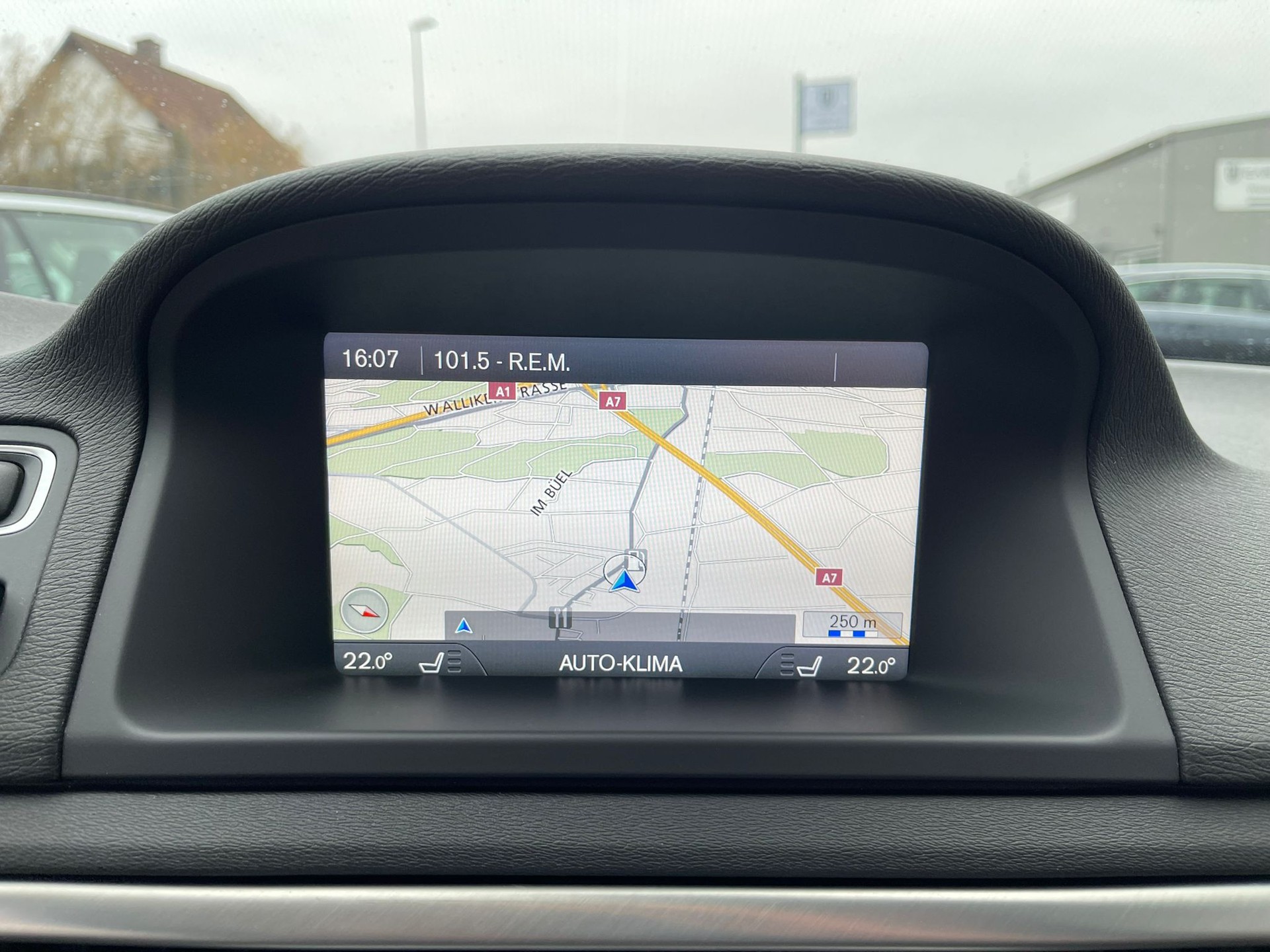 VOLVO V70 D4 Kinetic Geartronic-image-2
