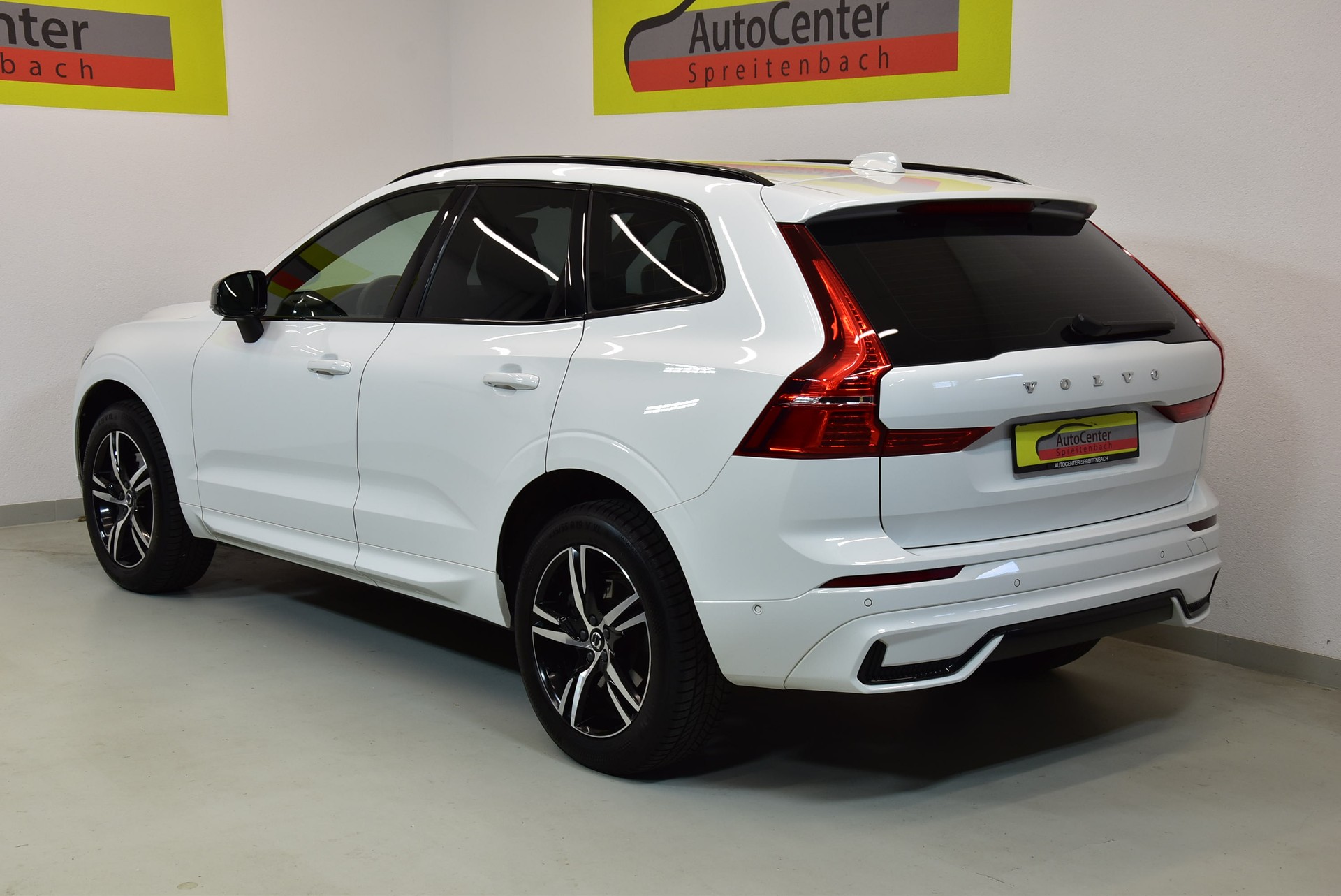 VOLVO XC60 B4 Diesel Mild Hybrid AWD R-Design Geartronic FACELIFT-image-10