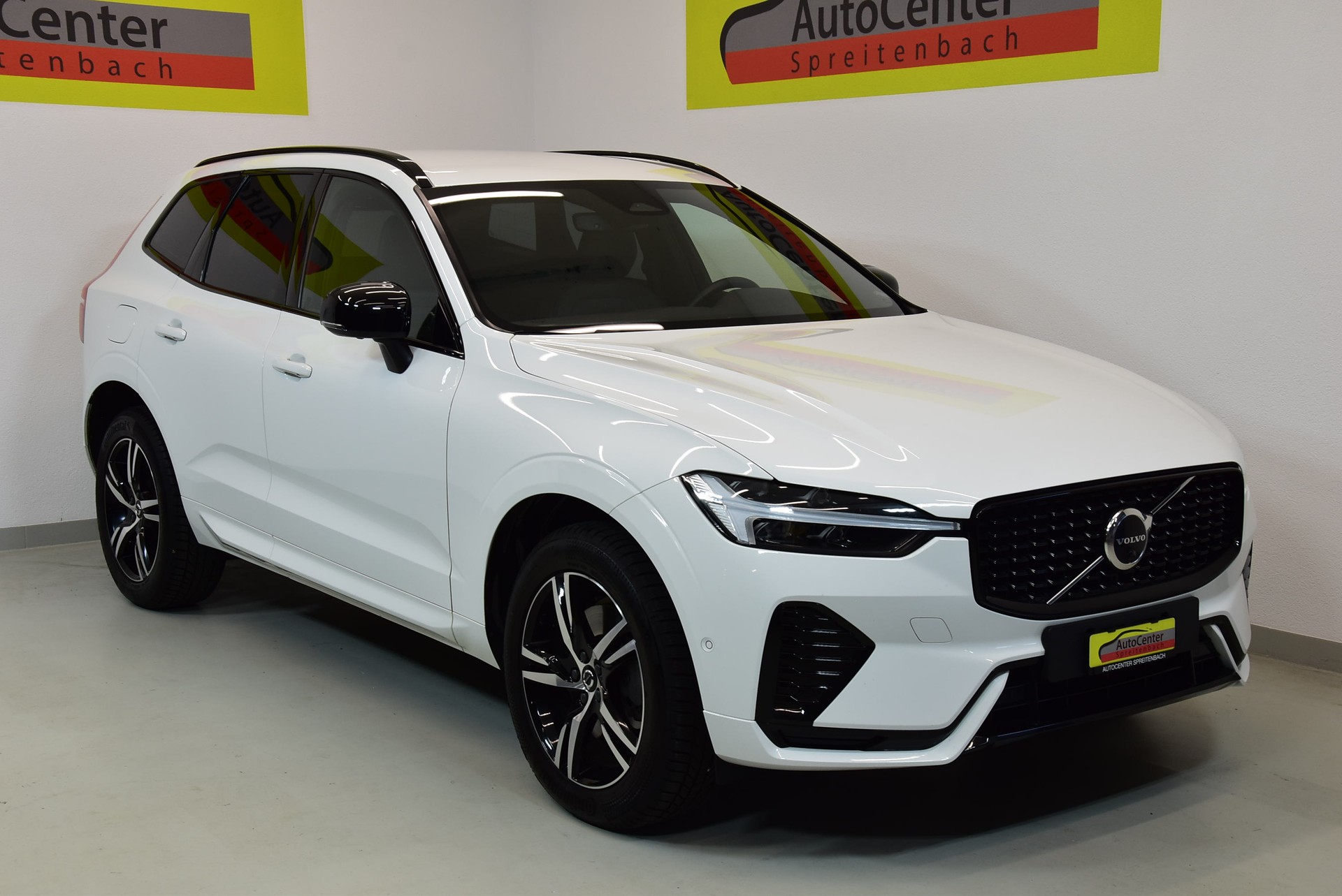 VOLVO XC60 B4 Diesel Mild Hybrid AWD R-Design Geartronic FACELIFT
