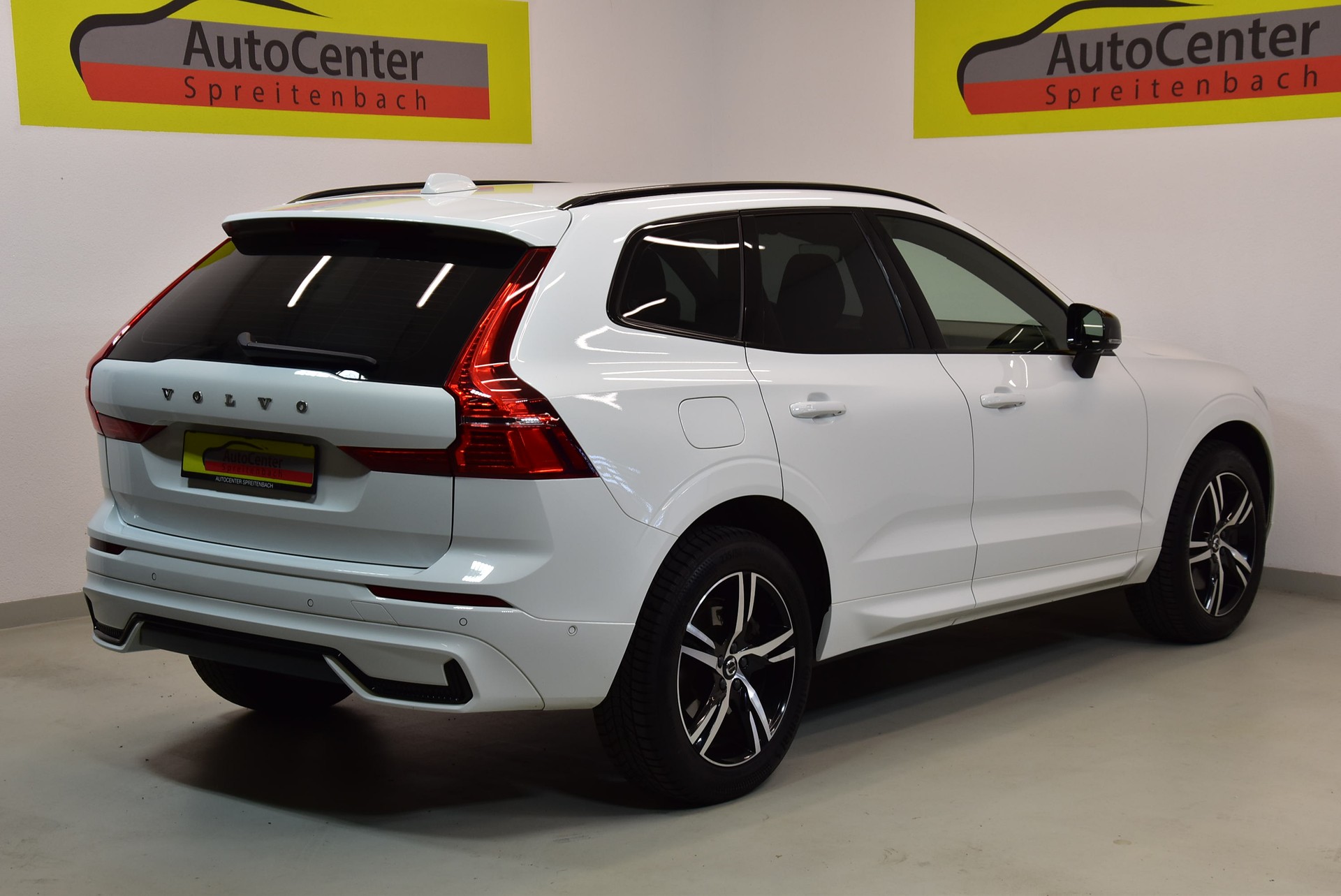 VOLVO XC60 B4 Diesel Mild Hybrid AWD R-Design Geartronic FACELIFT-image-12