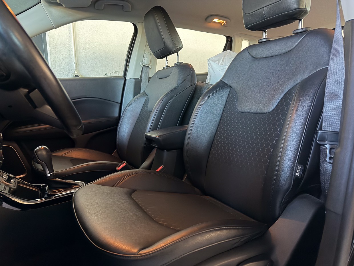 JEEP Compass 4x2 1.3 Turbo Night Eagle DKG-image-6
