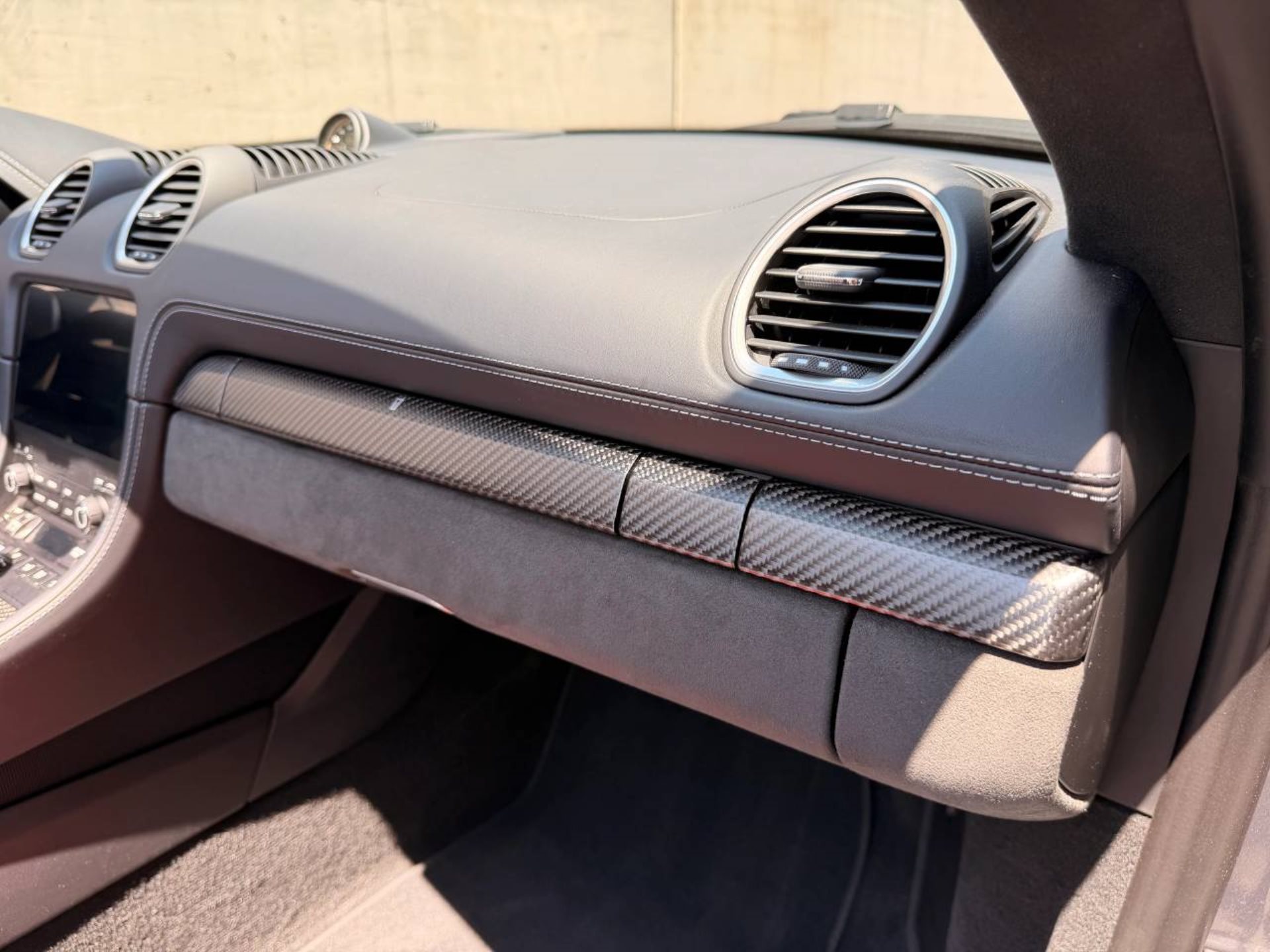 PORSCHE 718 Spyder RS-image-25