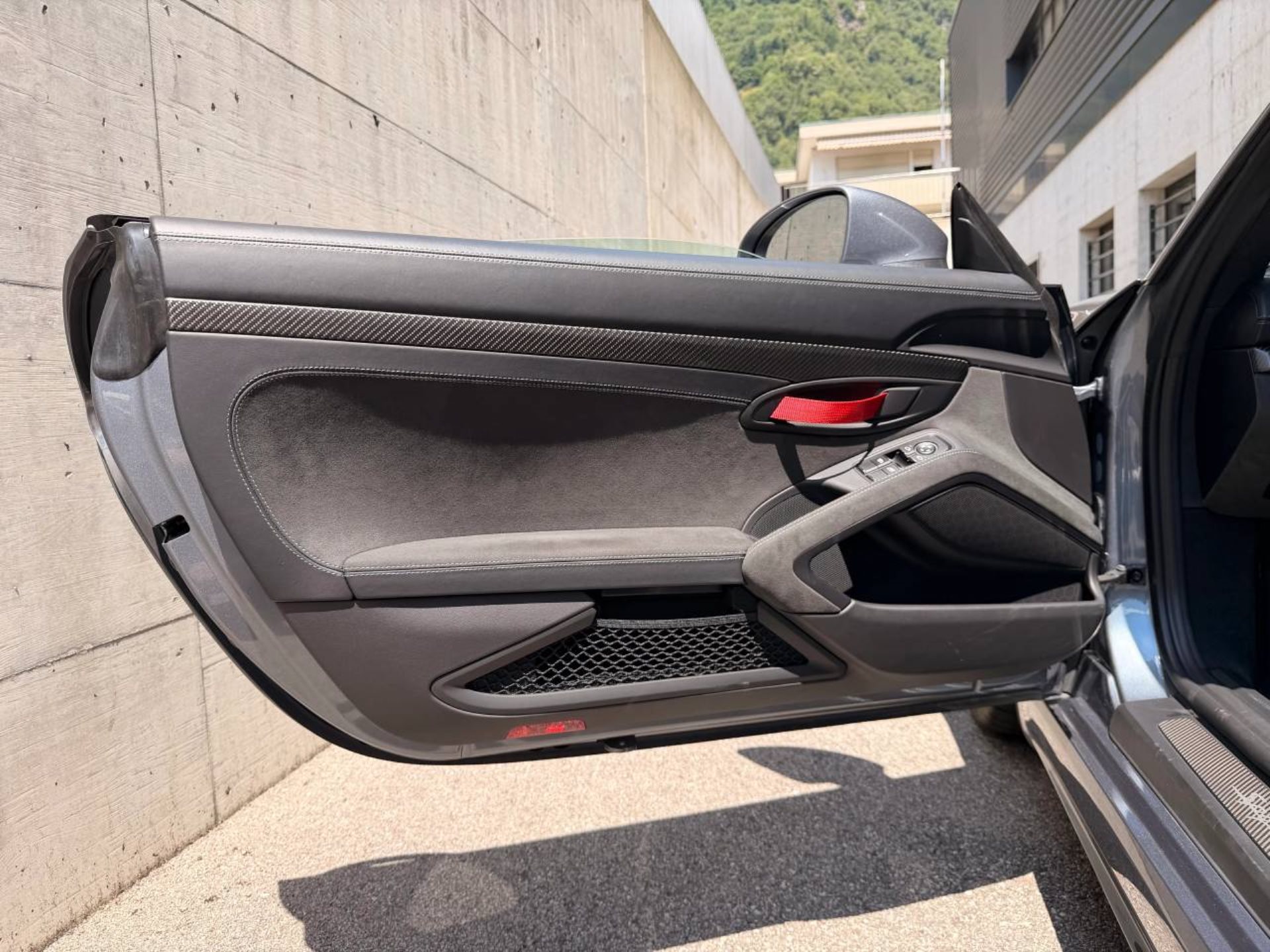 PORSCHE 718 Spyder RS-image-21