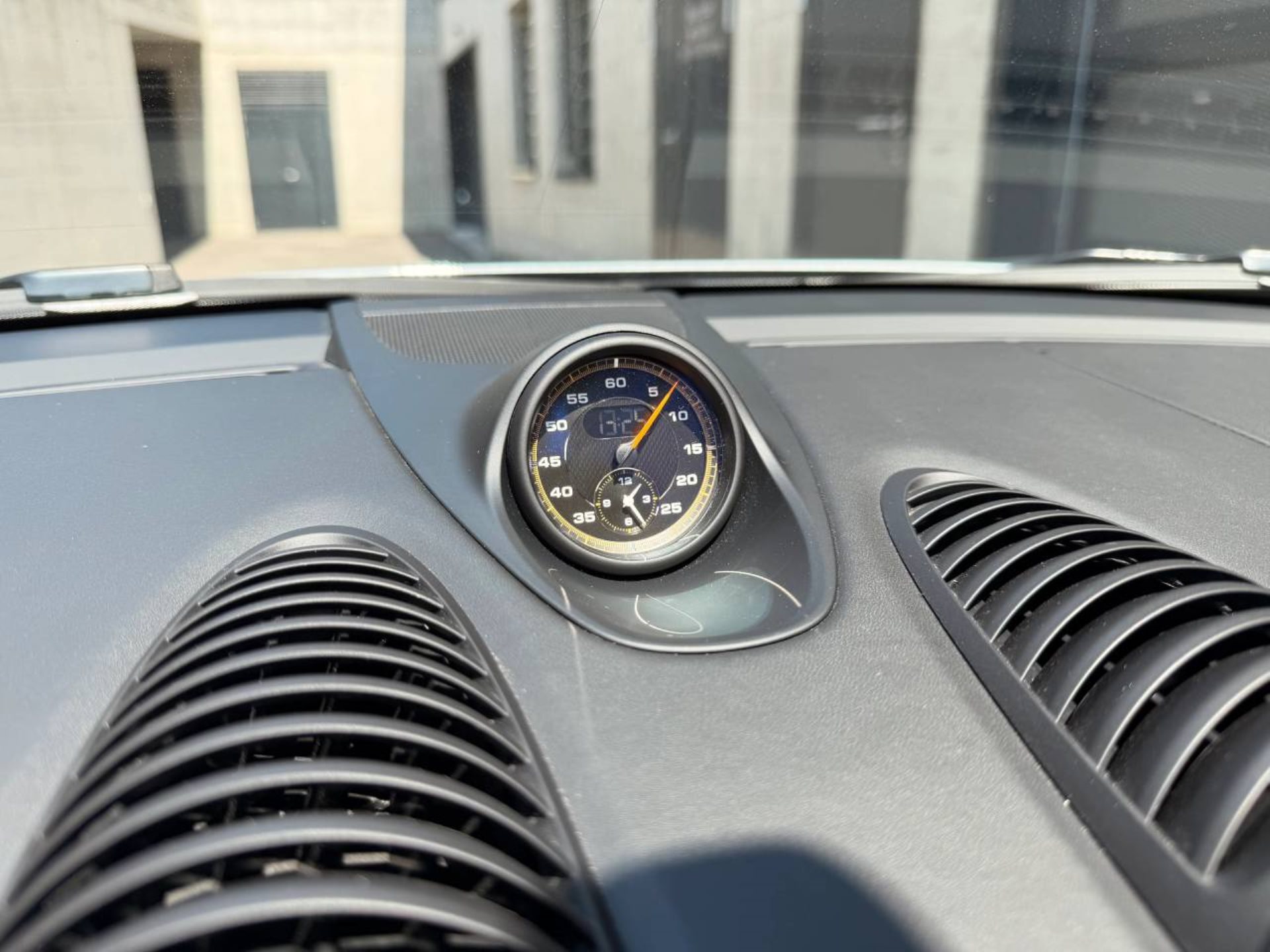 PORSCHE 718 Spyder RS-image-28