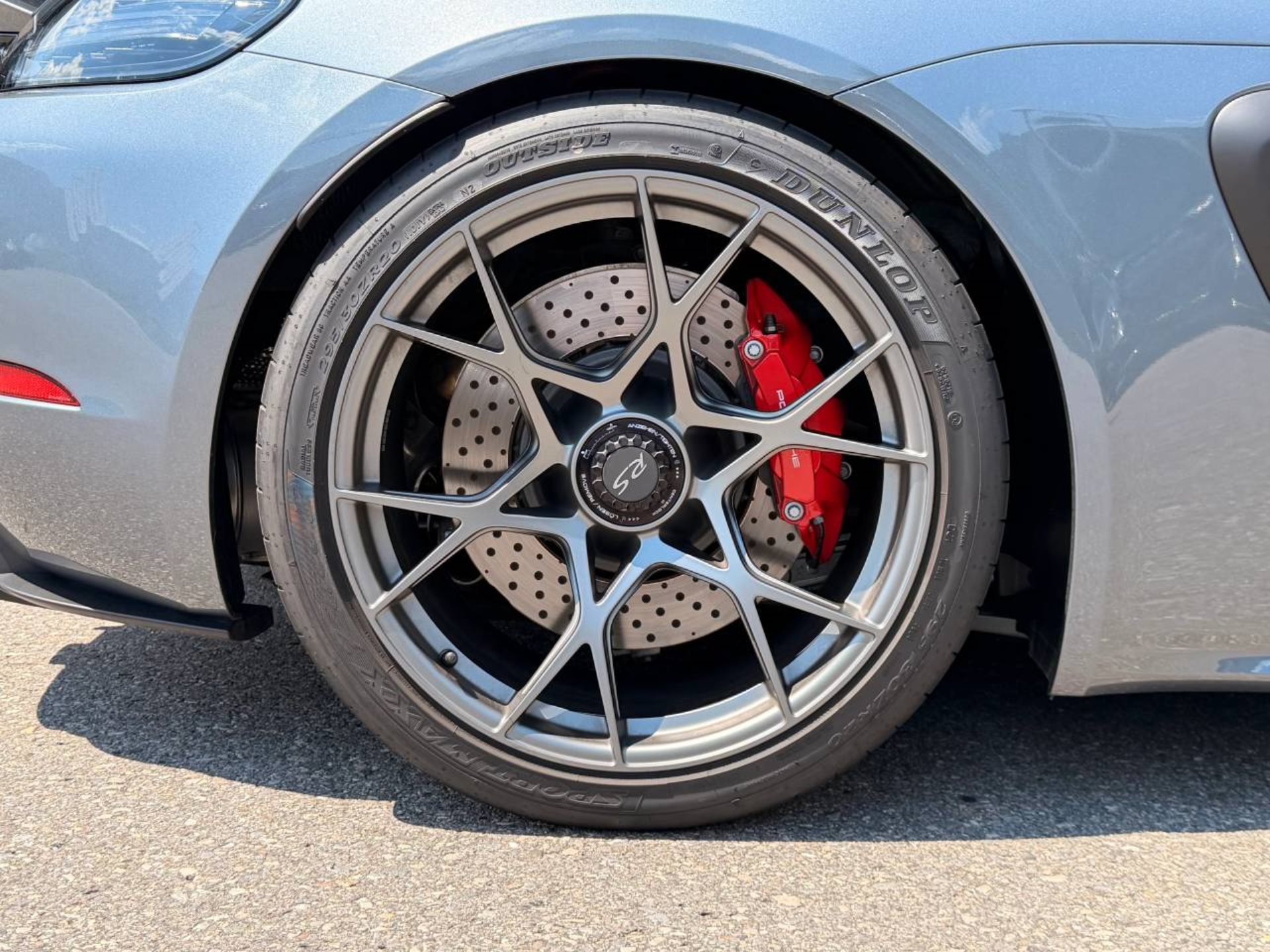 PORSCHE 718 Spyder RS-image-12