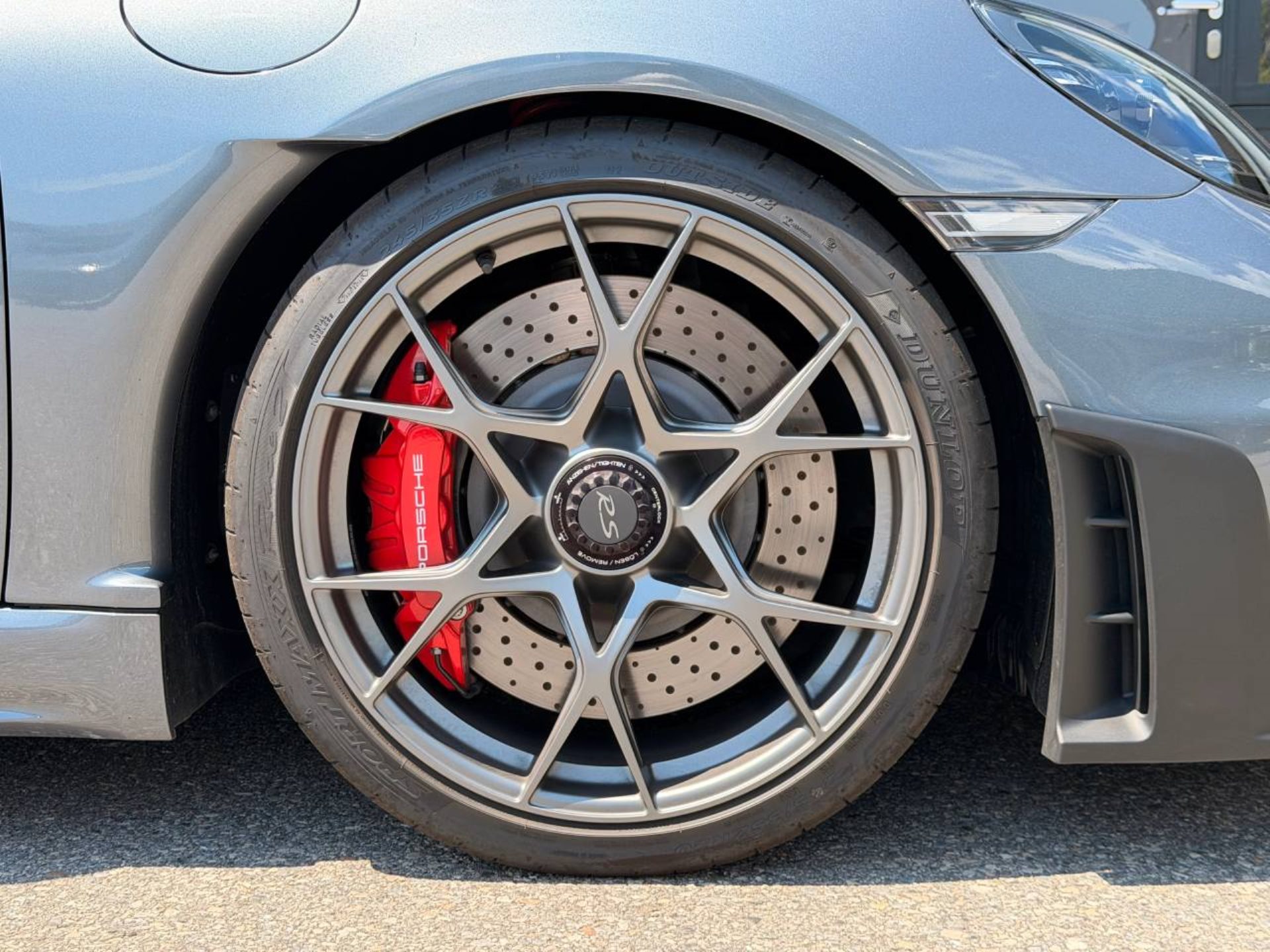 PORSCHE 718 Spyder RS-image-11