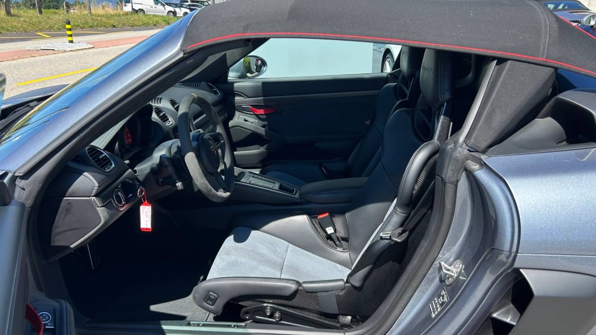 PORSCHE 718 Spyder RS-showroom-element-3