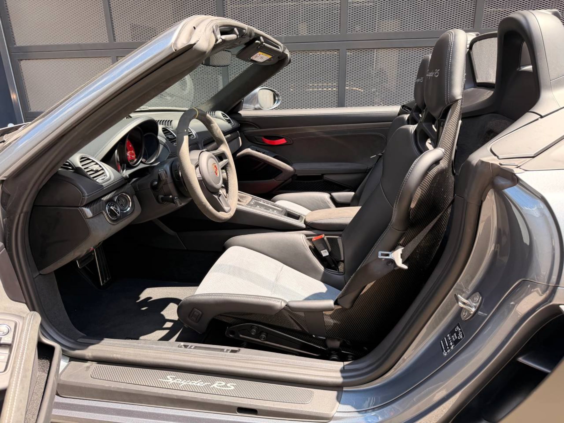 PORSCHE 718 Spyder RS-showroom-element-3
