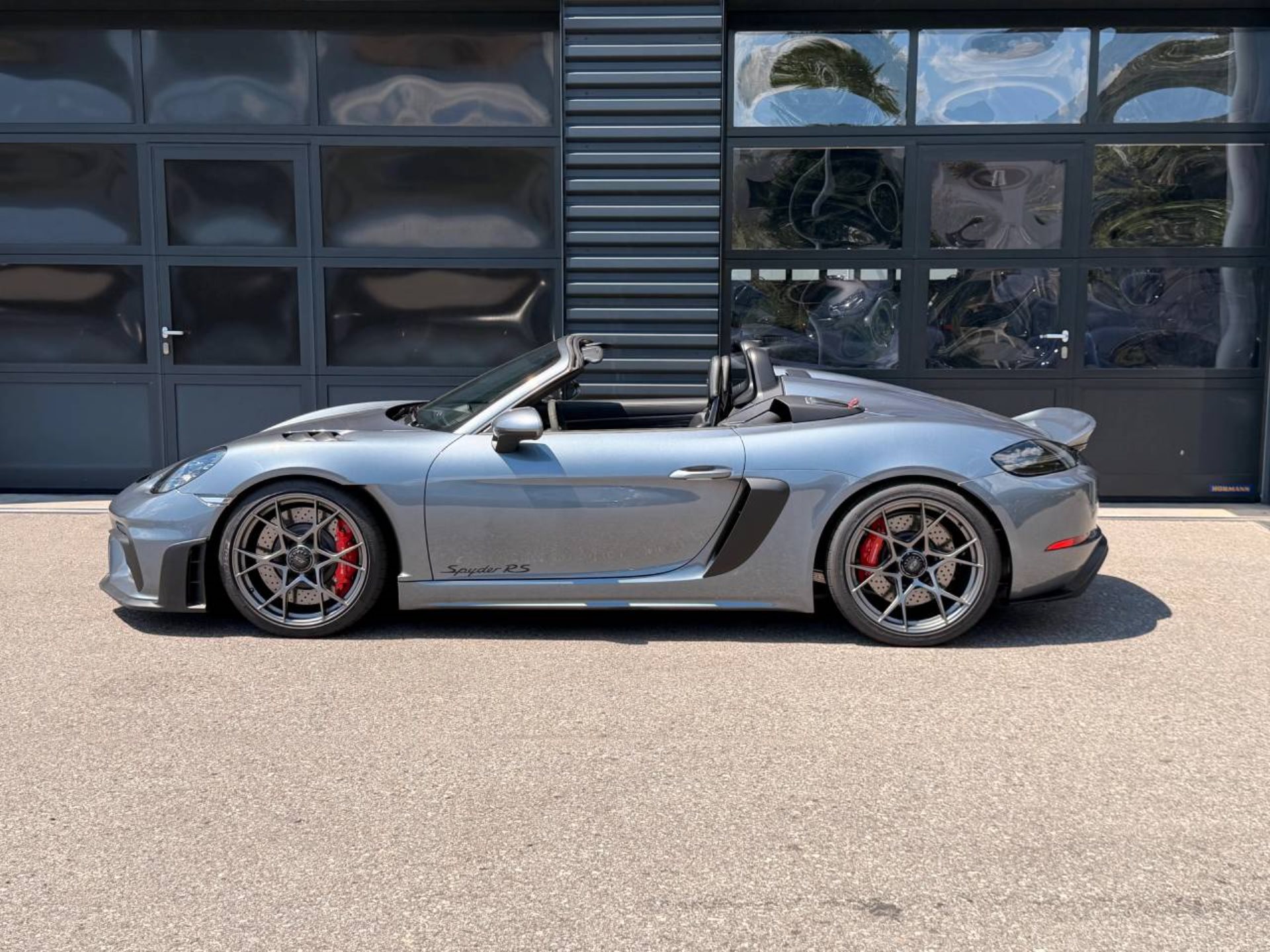 PORSCHE 718 Spyder RS-showroom-element-1