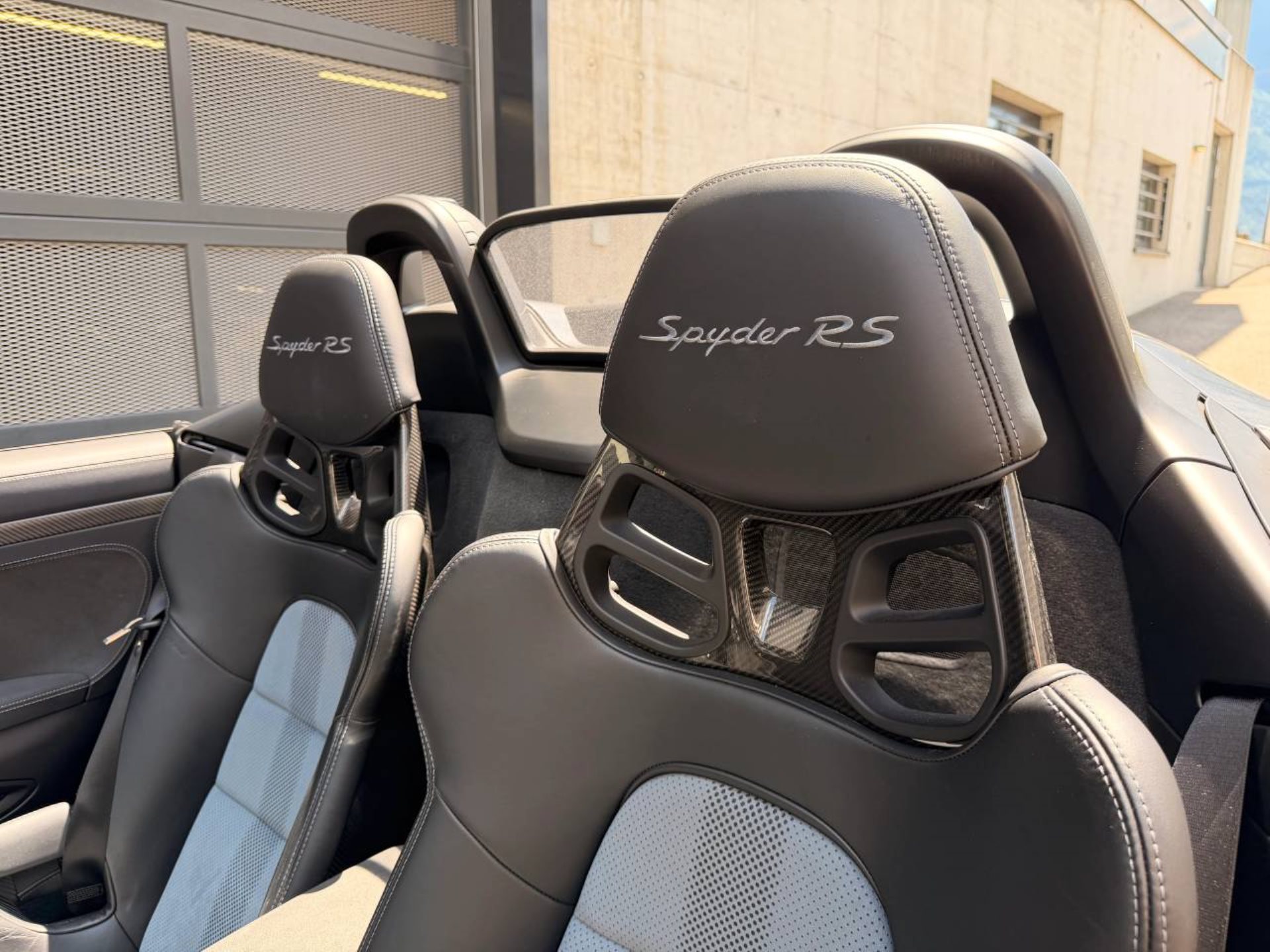 PORSCHE 718 Spyder RS-image-29