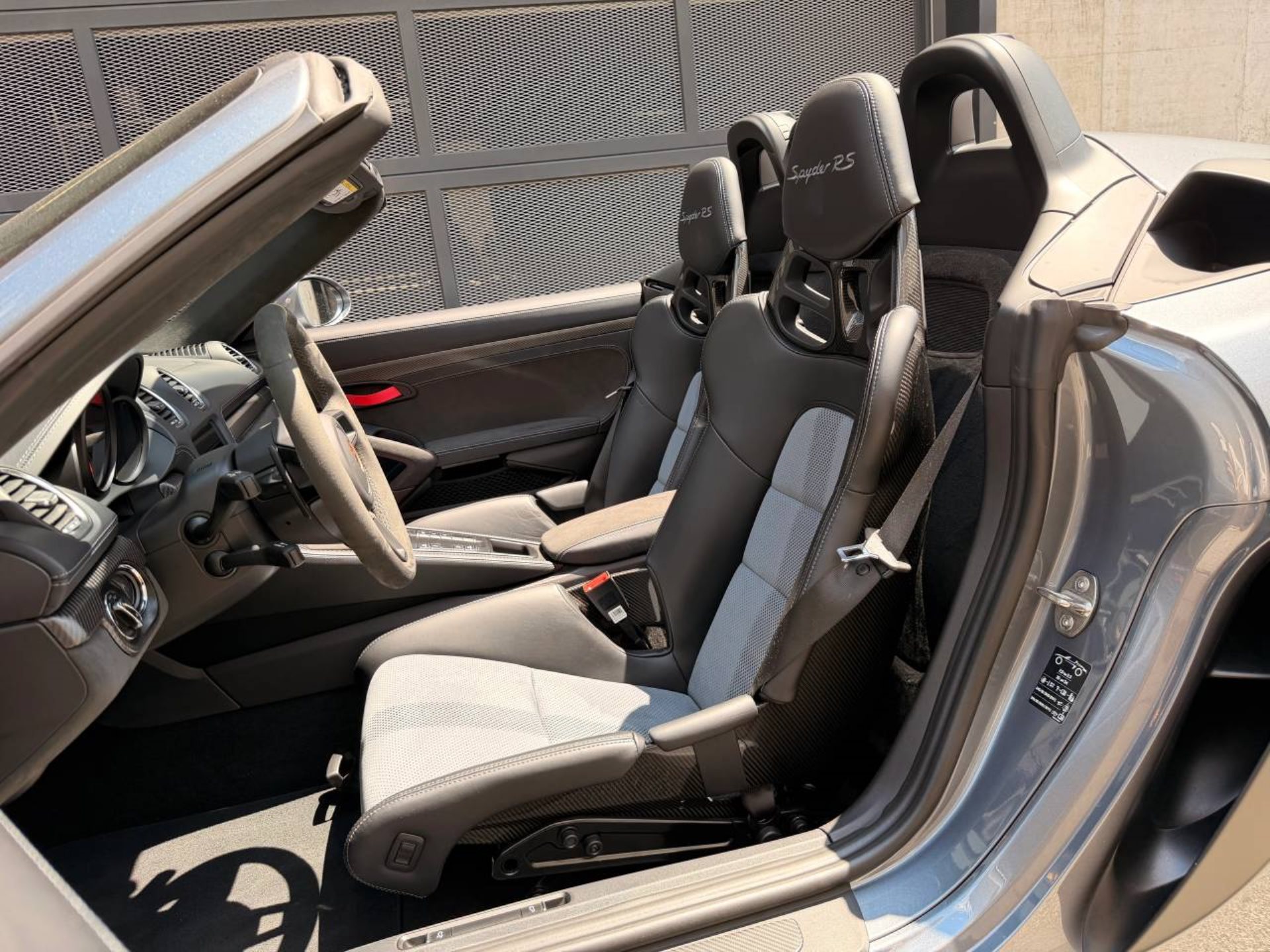 PORSCHE 718 Spyder RS-image-4