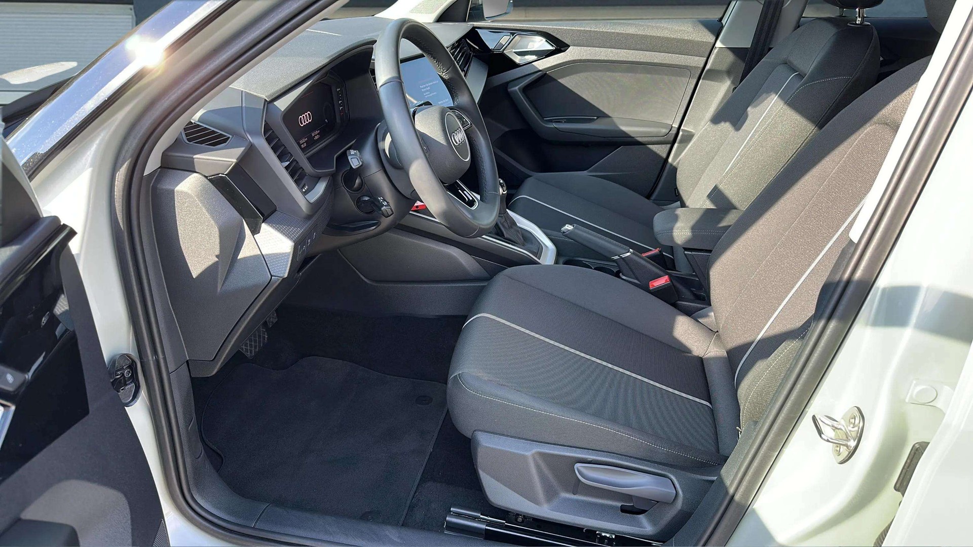 AUDI A1 Sportback 30 TFSI S-tronic Intense mit 5J Werksgarantie oder bis 100000km-image-10
