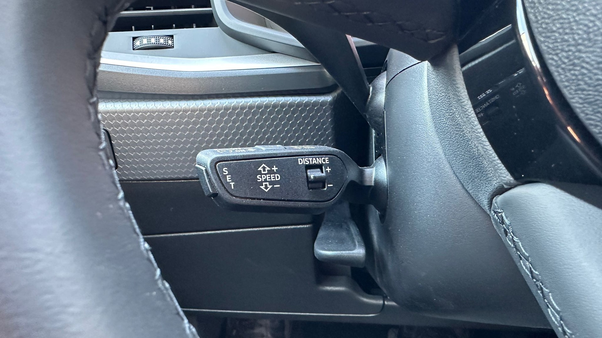 AUDI A1 Sportback 30 TFSI S-tronic Intense mit 5J Werksgarantie oder bis 100000km-image-18