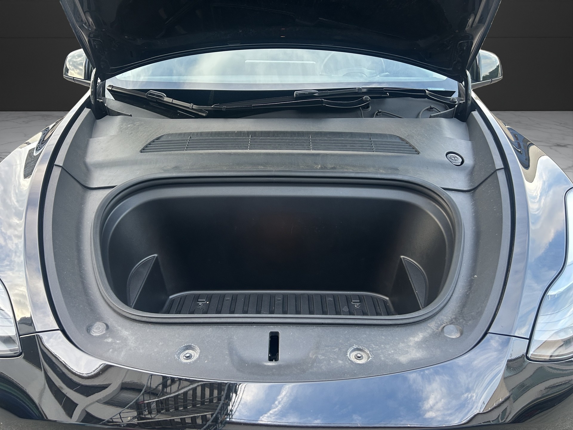 TESLA Model Y Long Range Dual Motor AWD Autopilot 3-image-12