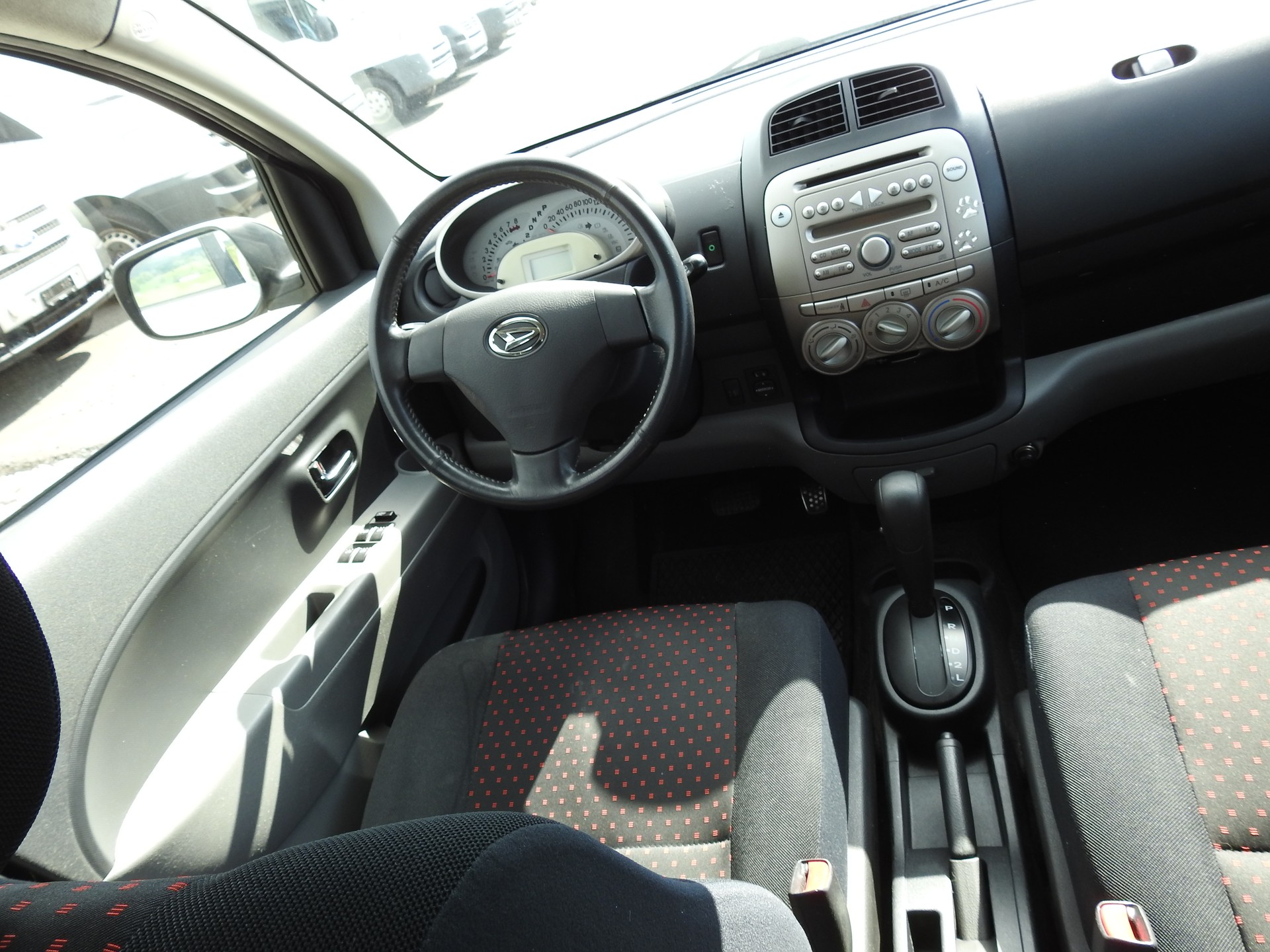 DAIHATSU Sirion 1.3 eco-4WD Automatic-image-18