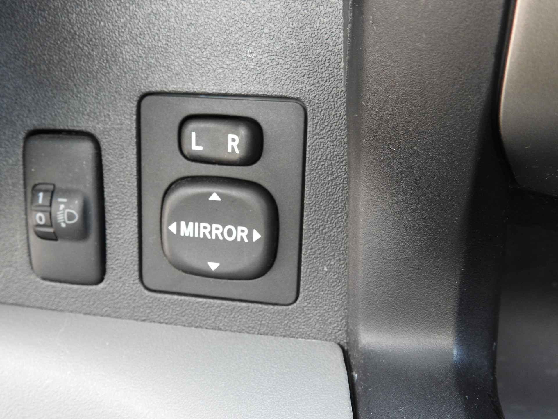 DAIHATSU Sirion 1.3 eco-4WD Automatic-image-22