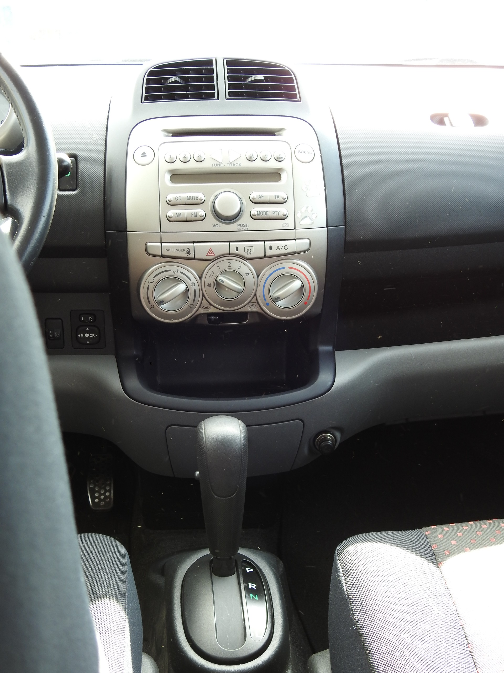 DAIHATSU Sirion 1.3 eco-4WD Automatic-image-16