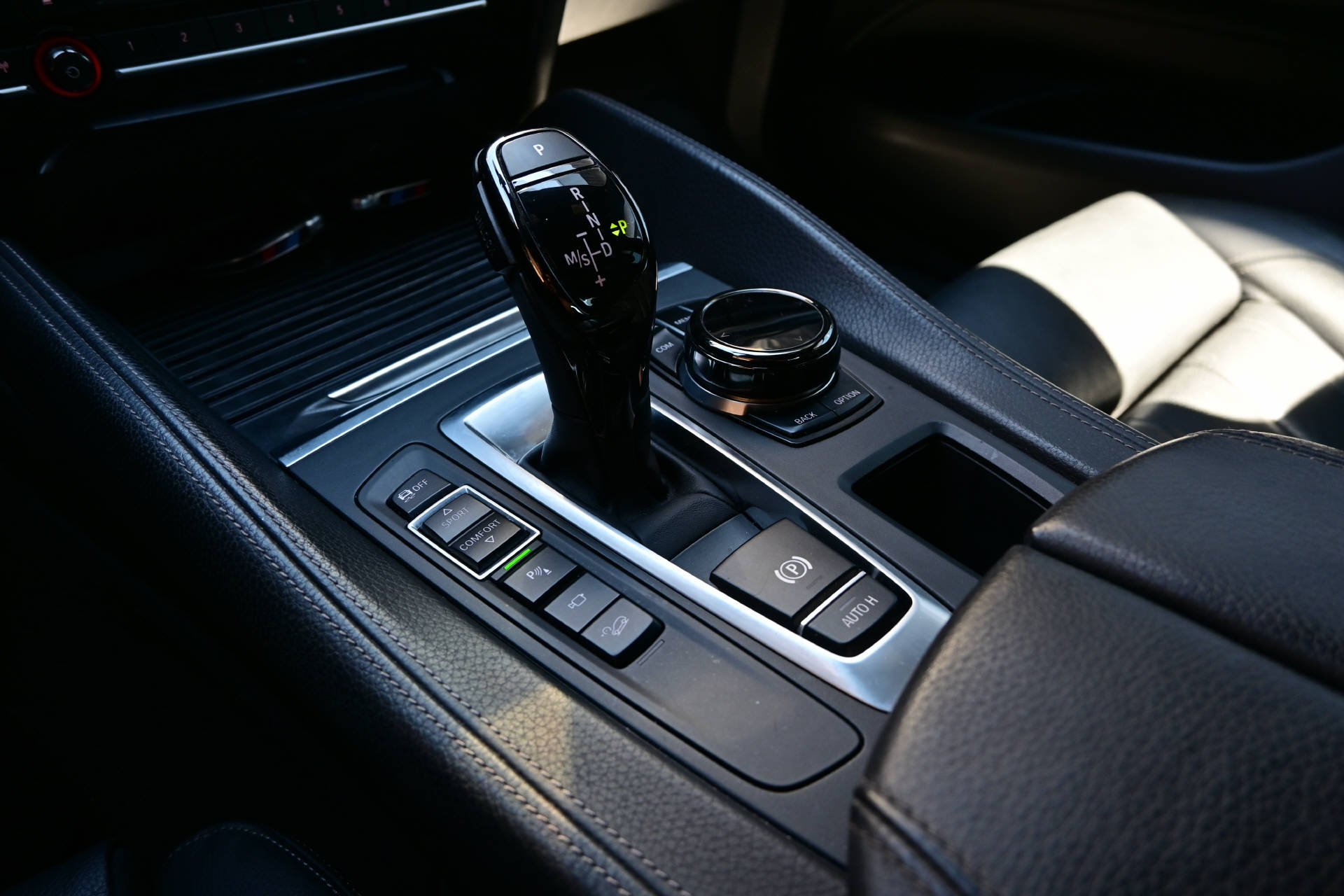 BMW X6 30d xDrive **M-Sport**-image-19