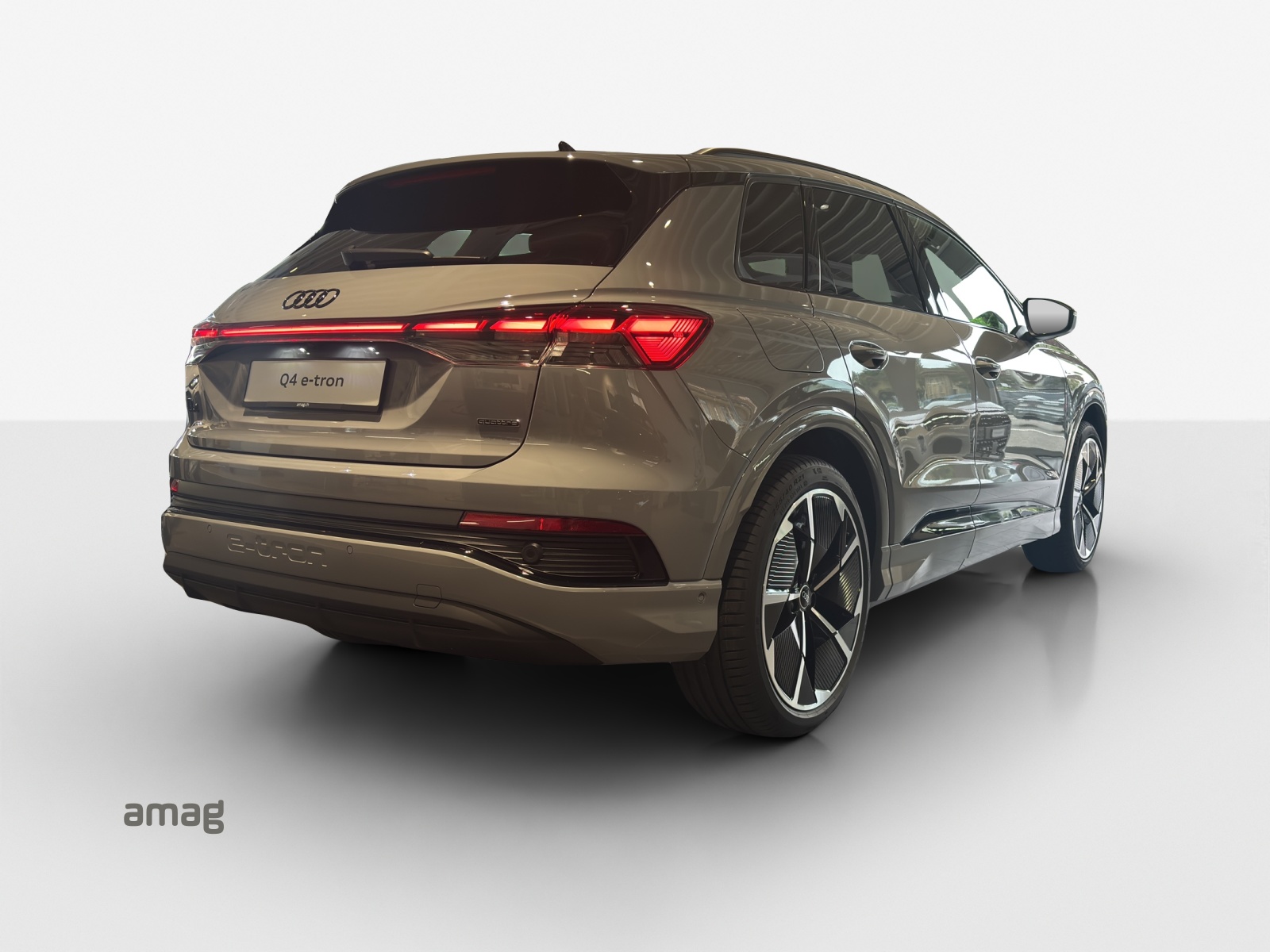 AUDI Q4 e-tron 45 Edition Swiss Ski quattro-image-4