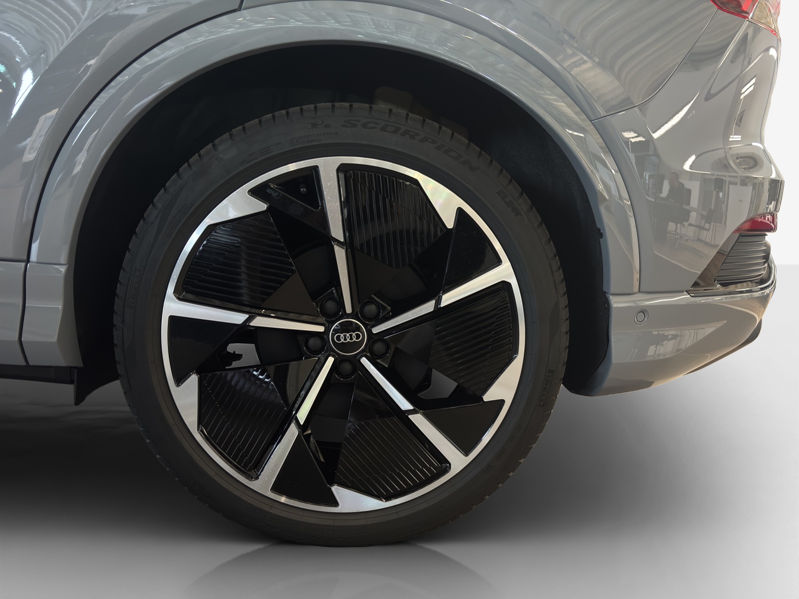 AUDI Q4 e-tron 45 Edition Swiss Ski quattro-image-15