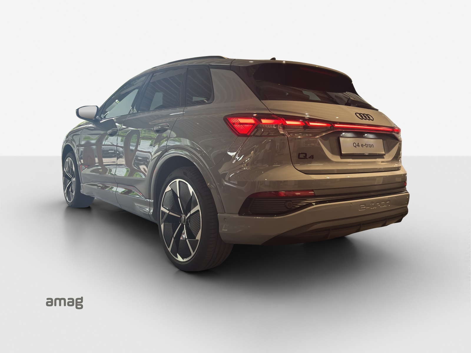 AUDI Q4 e-tron 45 Edition Swiss Ski quattro-image-2