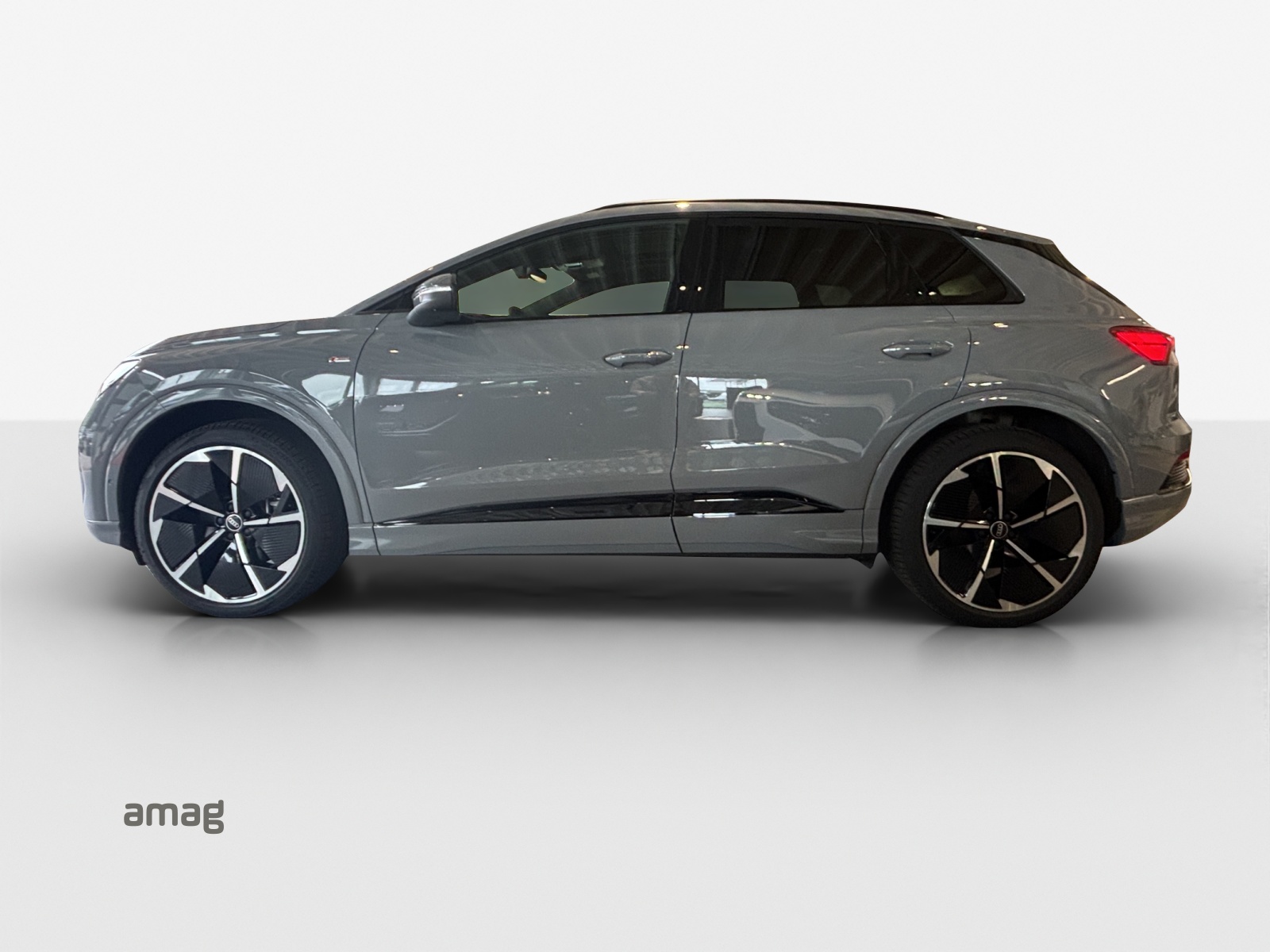 AUDI Q4 e-tron 45 Edition Swiss Ski quattro-image-1
