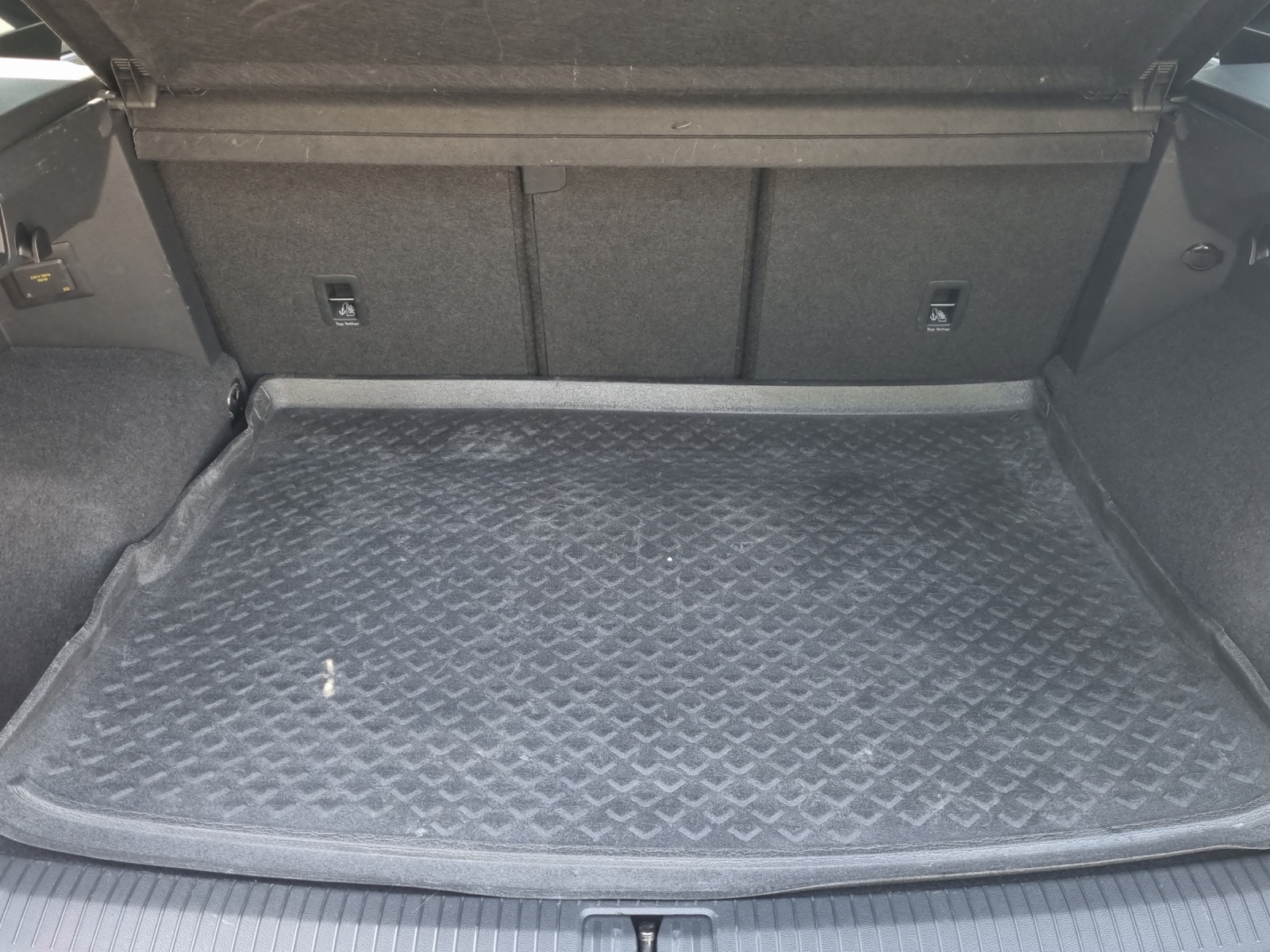 VW Tiguan 2.0TSI R 4Motion DSG-image-12