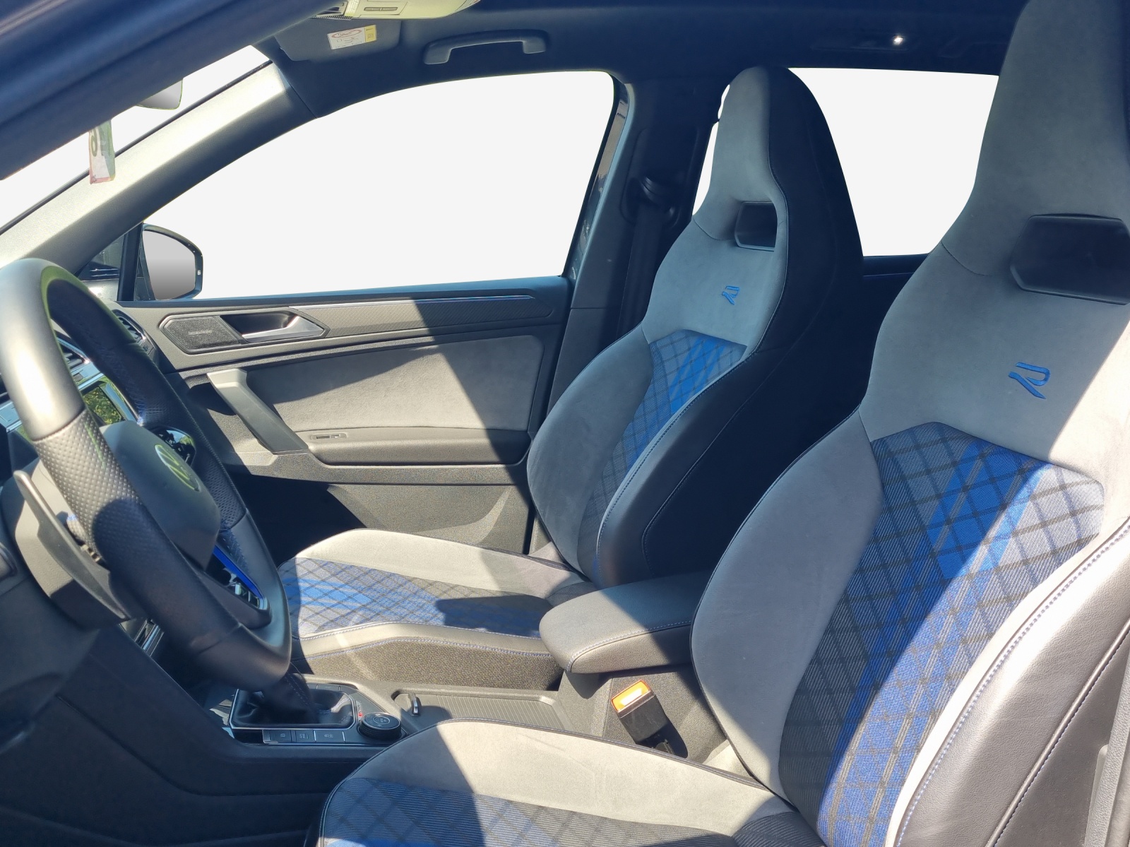 VW Tiguan 2.0TSI R 4Motion DSG-image-7