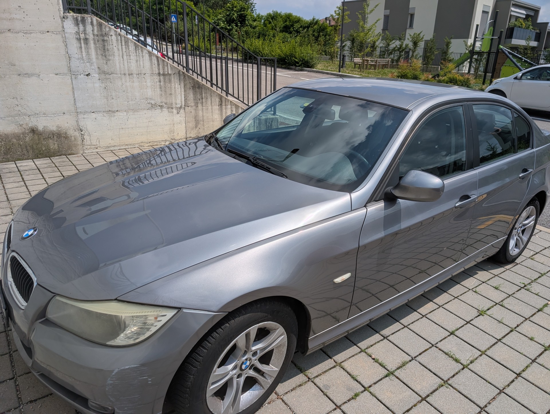 BMW 320d-image-3