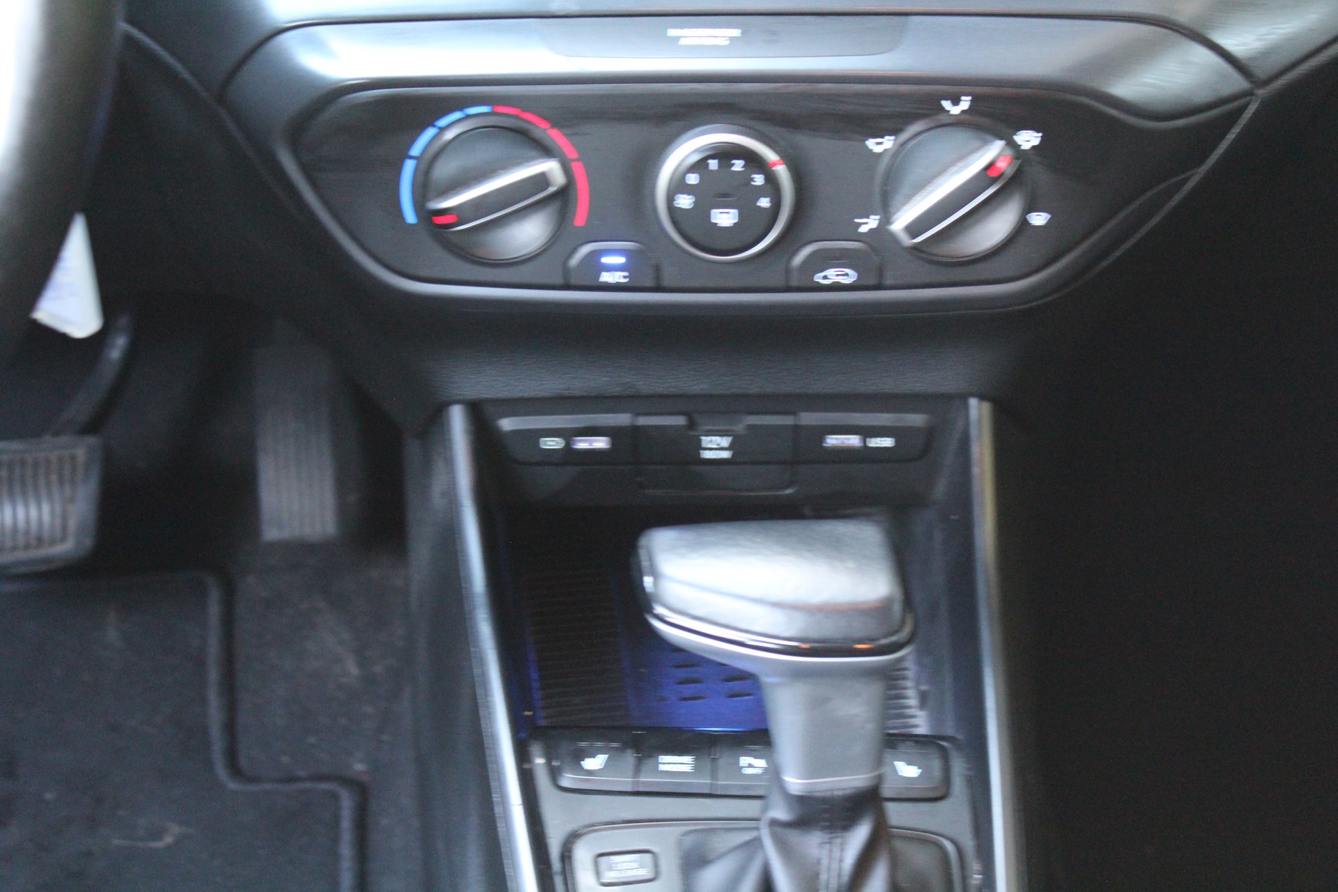 HYUNDAI i20 1.0 T-GDi Amplia DCT-image-13