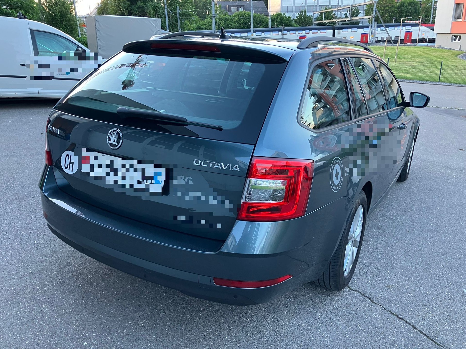 SKODA Octavia Combi 2.0 TDI Ambition 4x4 DSG-image-4
