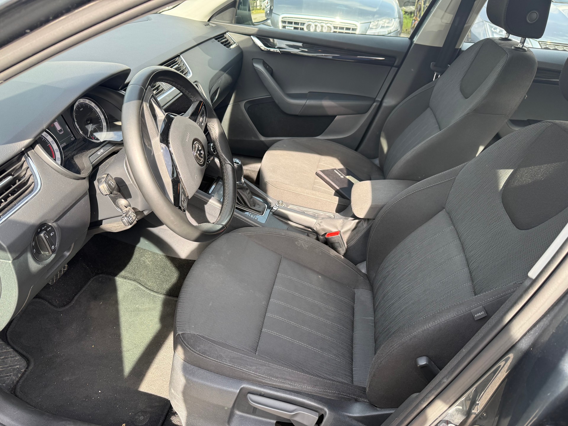 SKODA Octavia Combi 2.0 TDI Ambition 4x4 DSG-image-13
