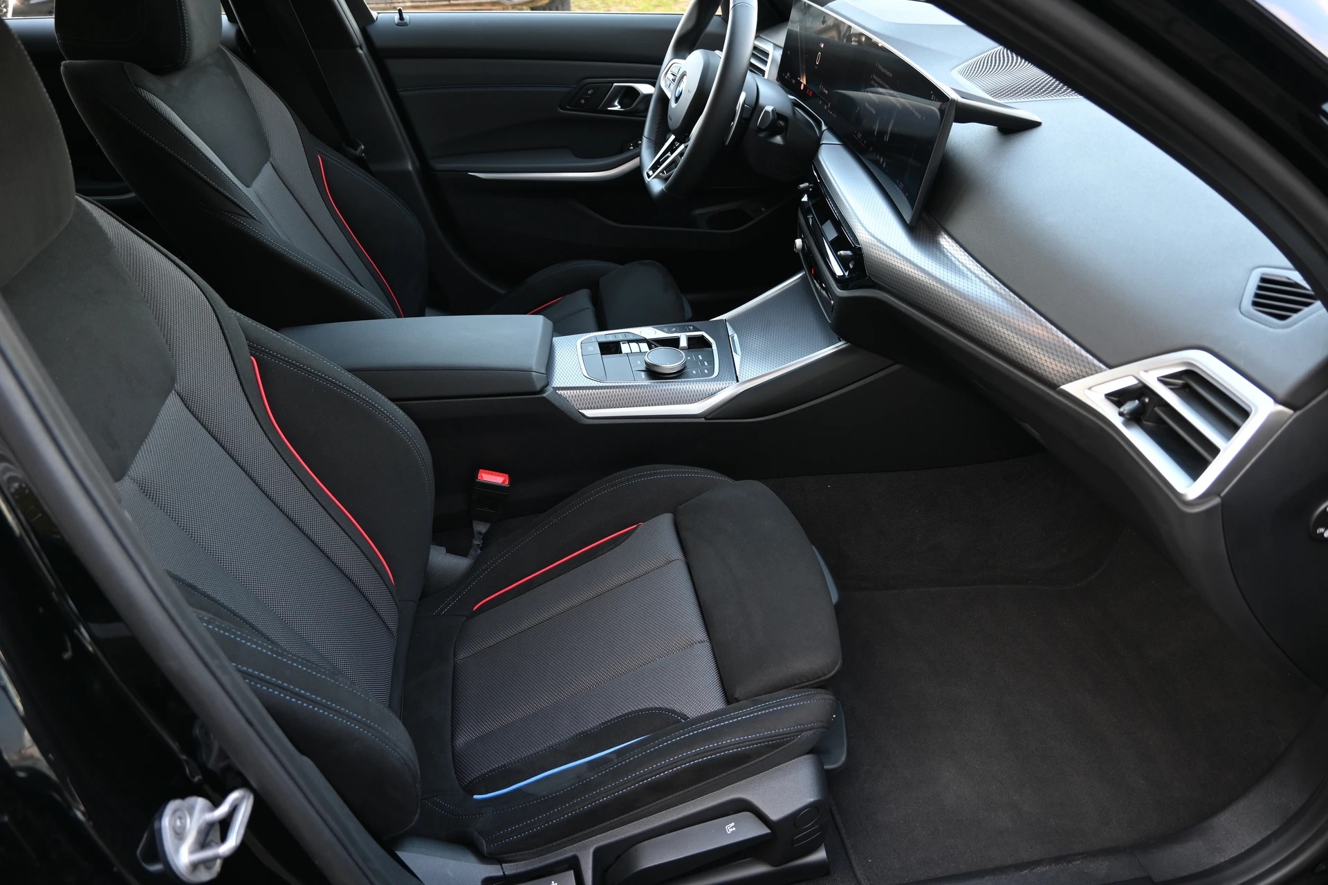 BMW 330i Touring xDrive Steptronic M Sport 4x4 Automat-image-11