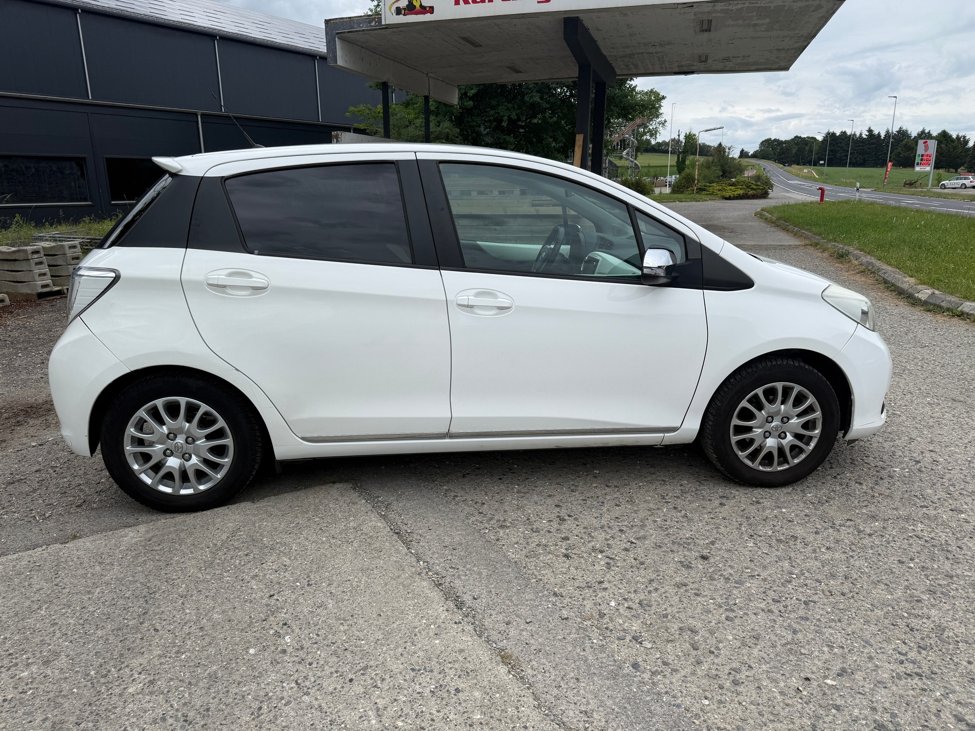 TOYOTA Yaris 1.33 Trend-image-7