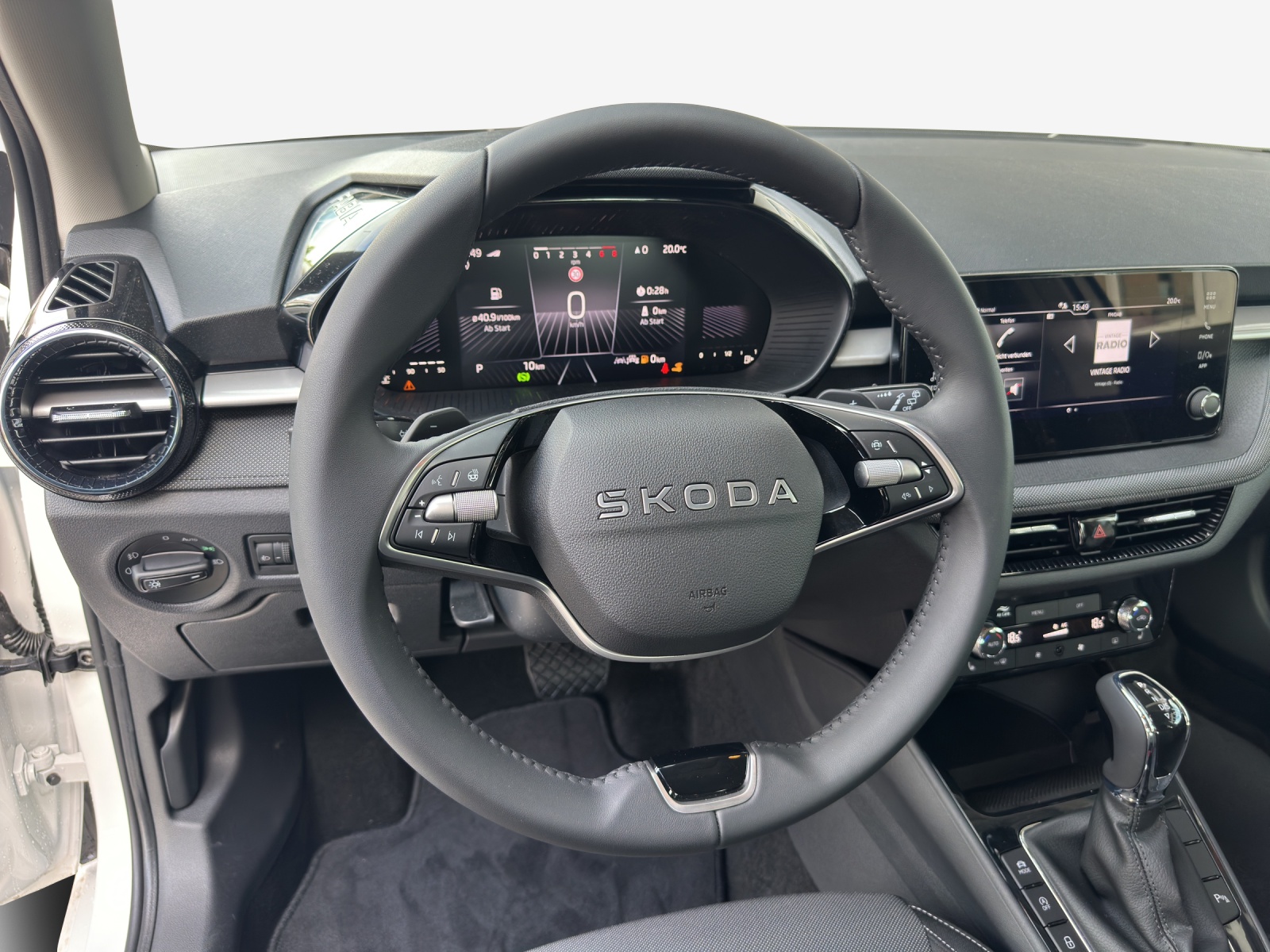 SKODA Fabia 1.0 TSI Selection DSG-image-9