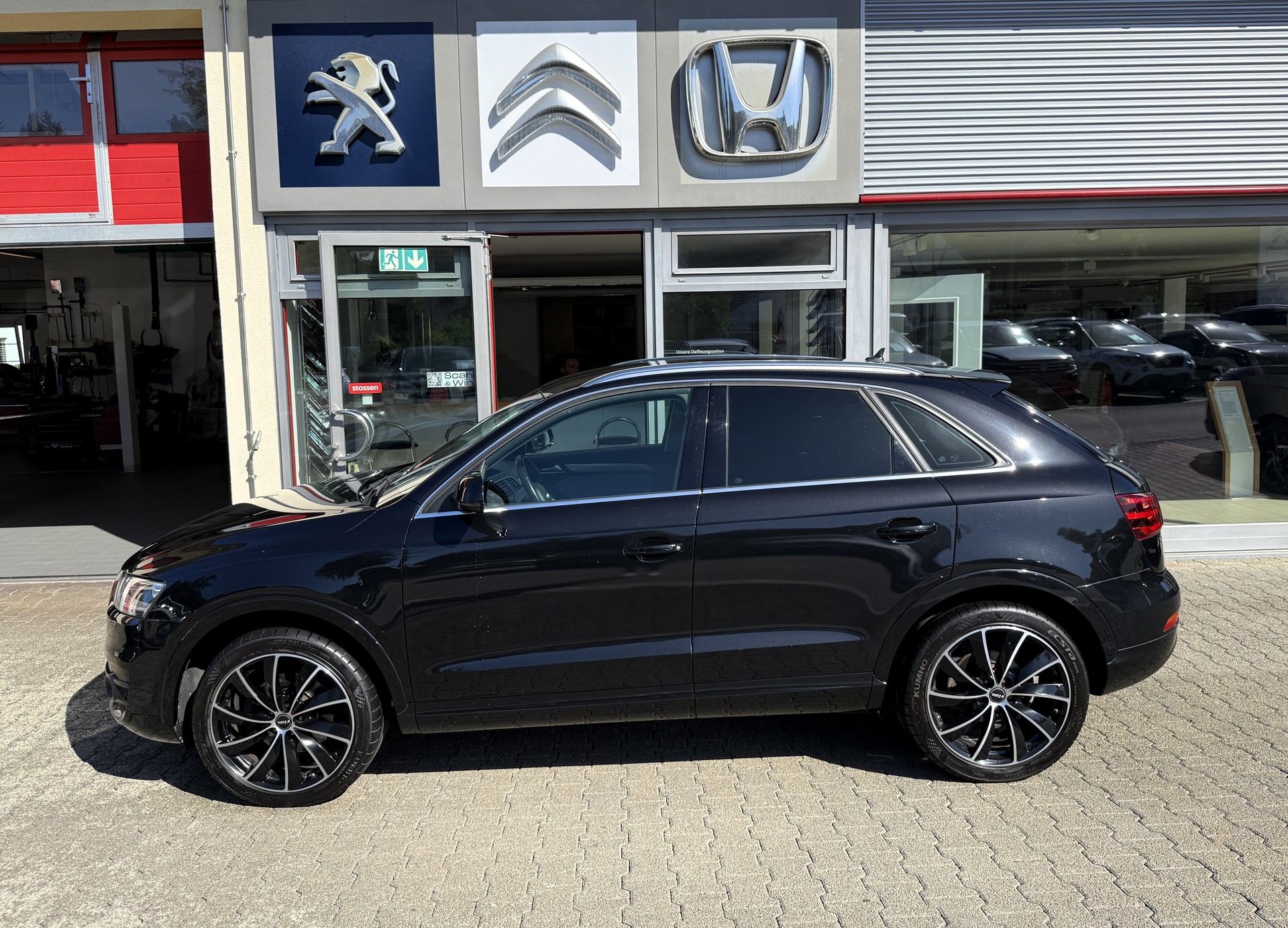 AUDI Q3 2.0 TDI quattro S-tronic-image-4