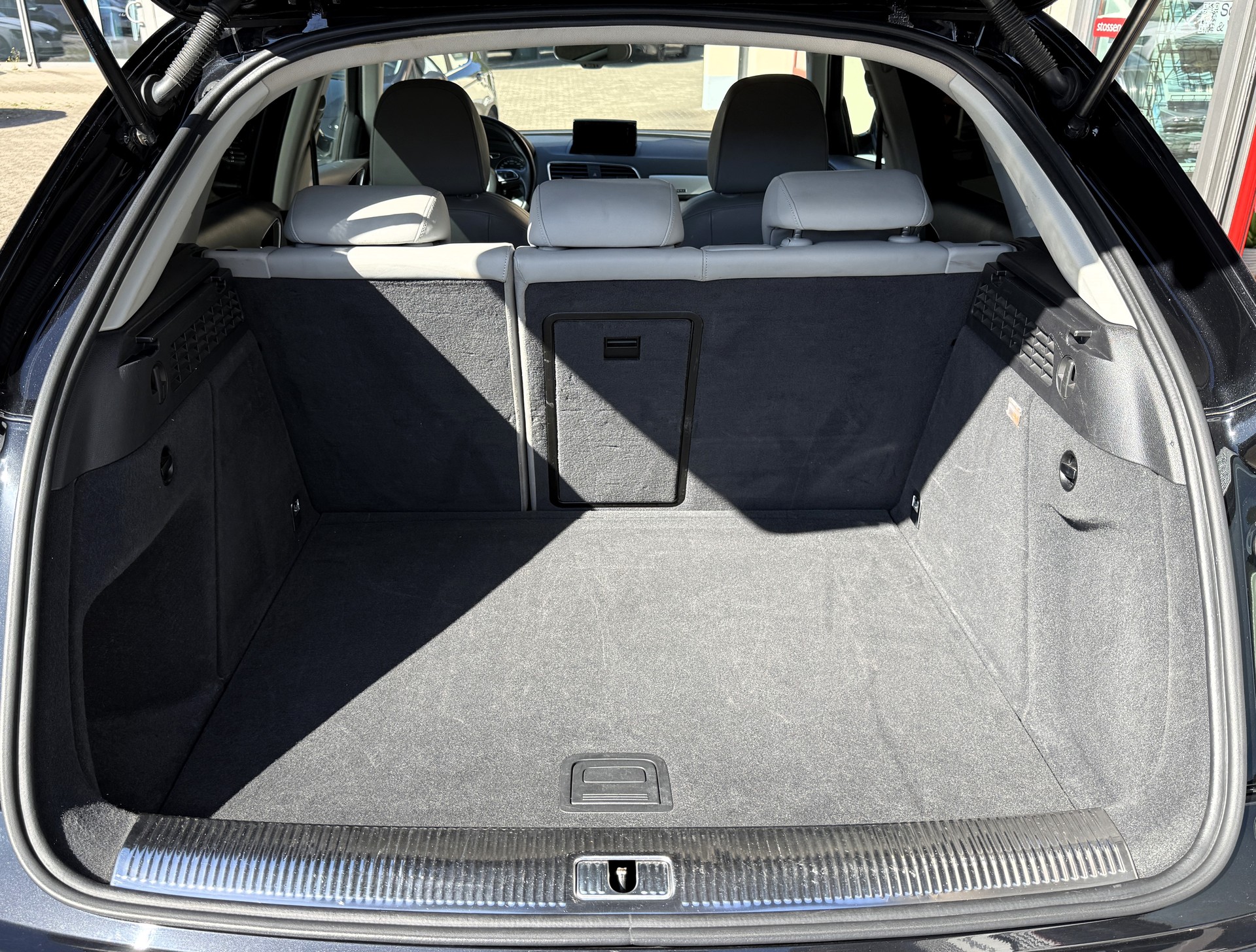 AUDI Q3 2.0 TDI quattro S-tronic-image-7