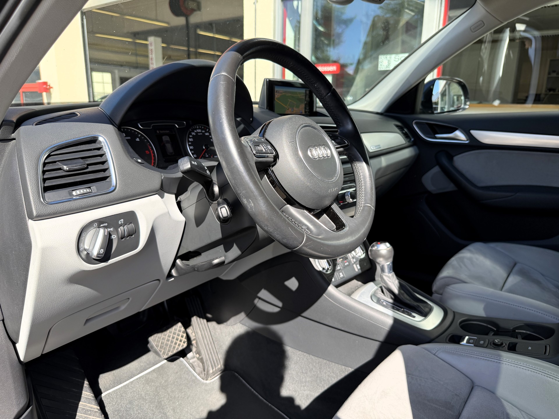 AUDI Q3 2.0 TDI quattro S-tronic-image-13
