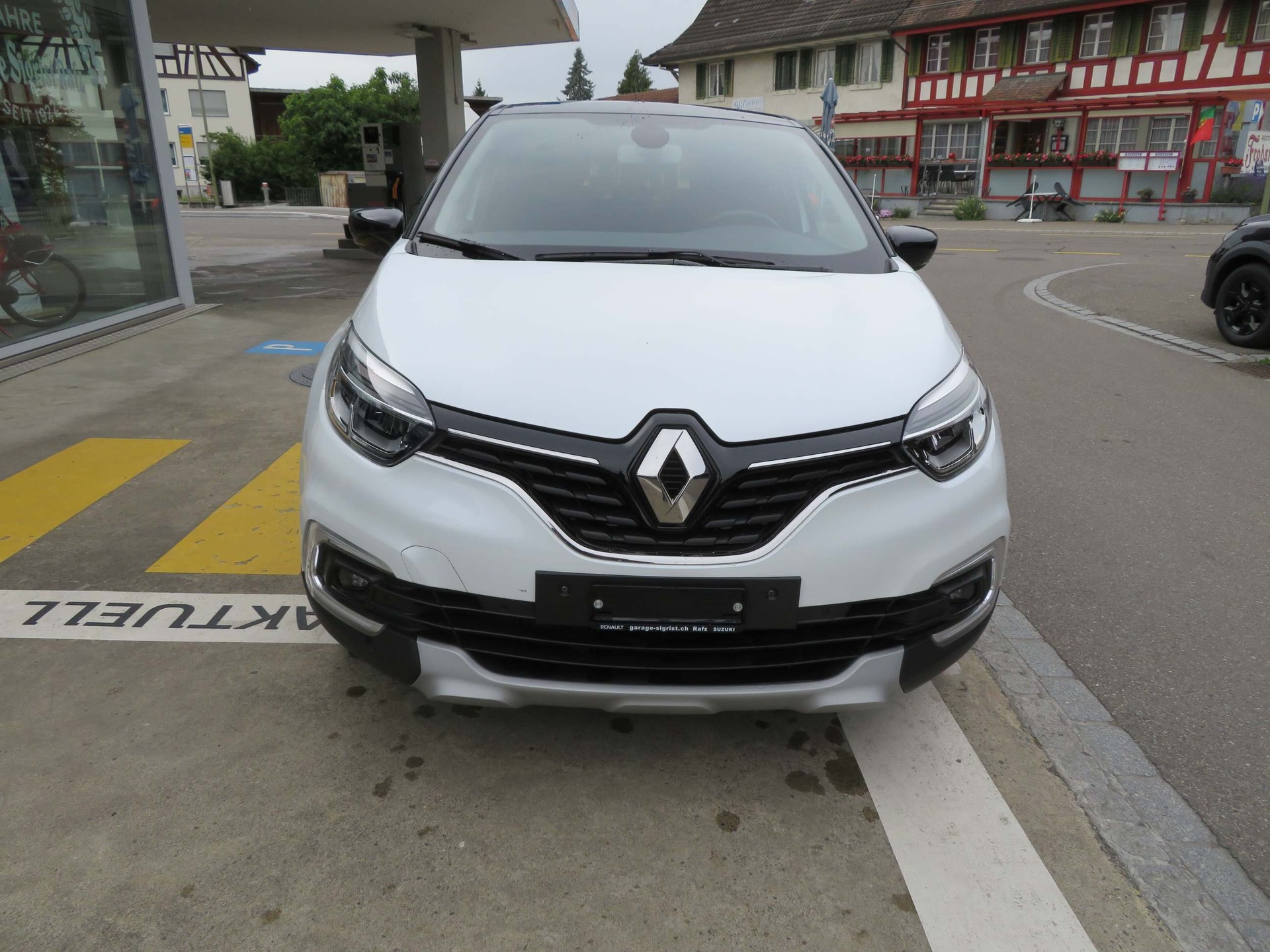 RENAULT Captur 1.3 TCe Intens EDC S/S PF-image-2