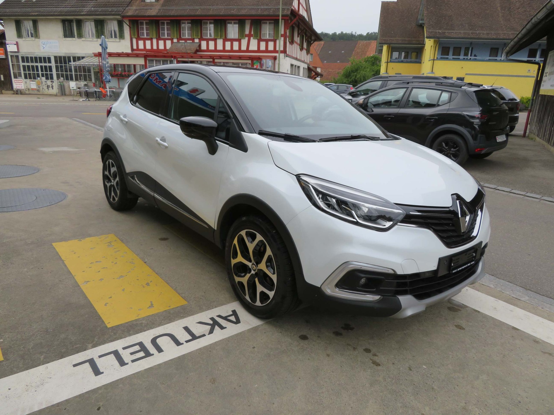 RENAULT Captur 1.3 TCe Intens EDC S/S PF-image-3