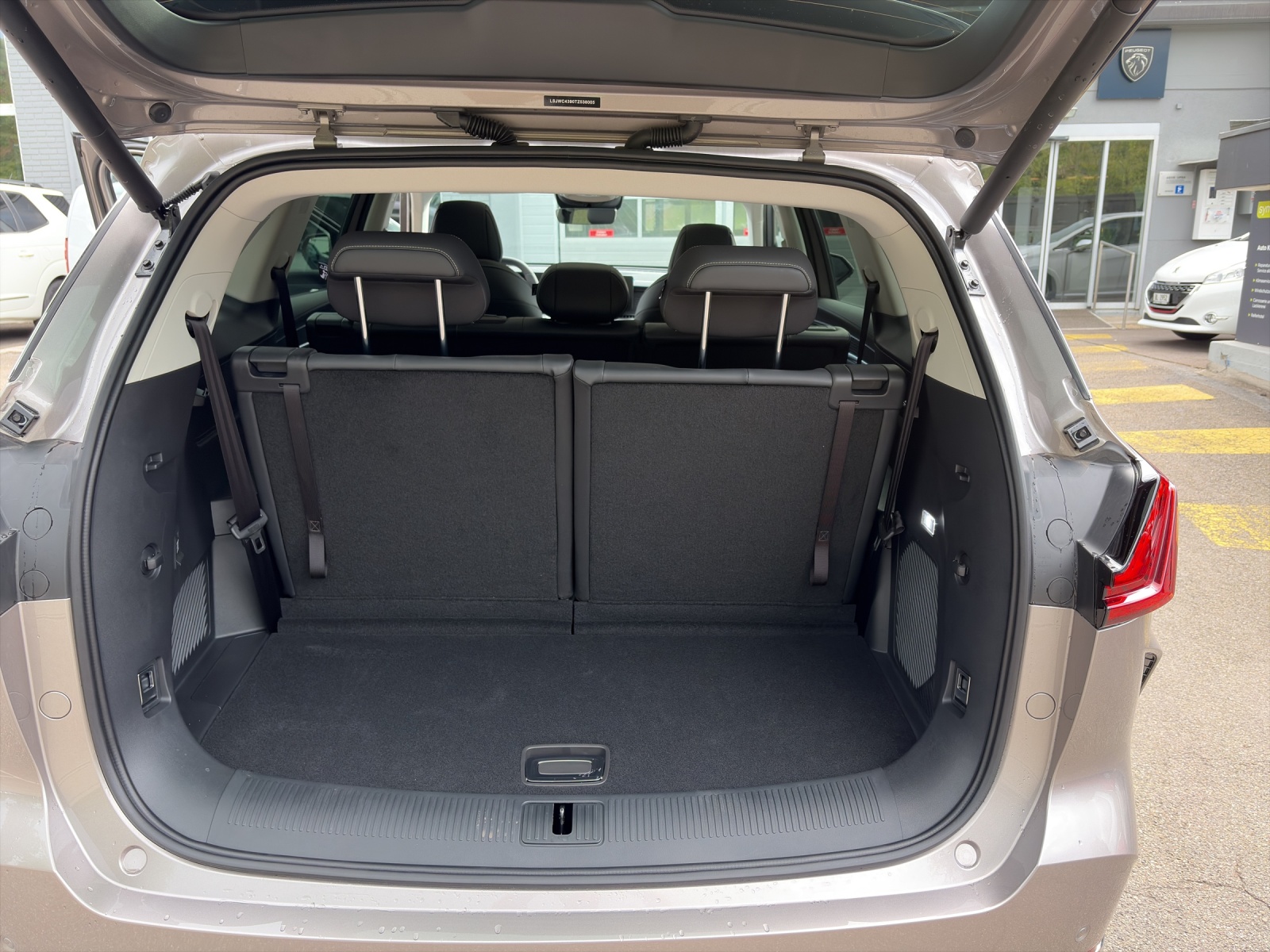 MG S9 1.5 PHEV Premium-image-9
