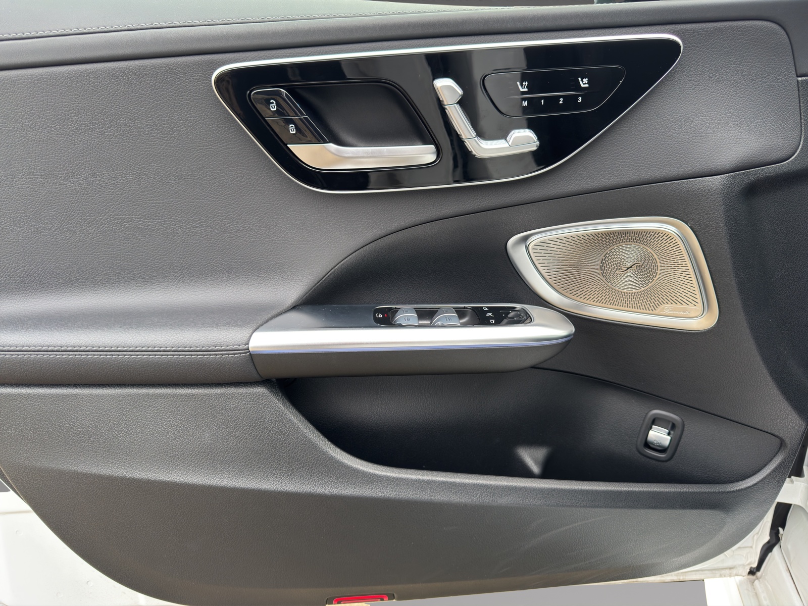 MERCEDES-BENZ C 300 d 4Matic-image-12