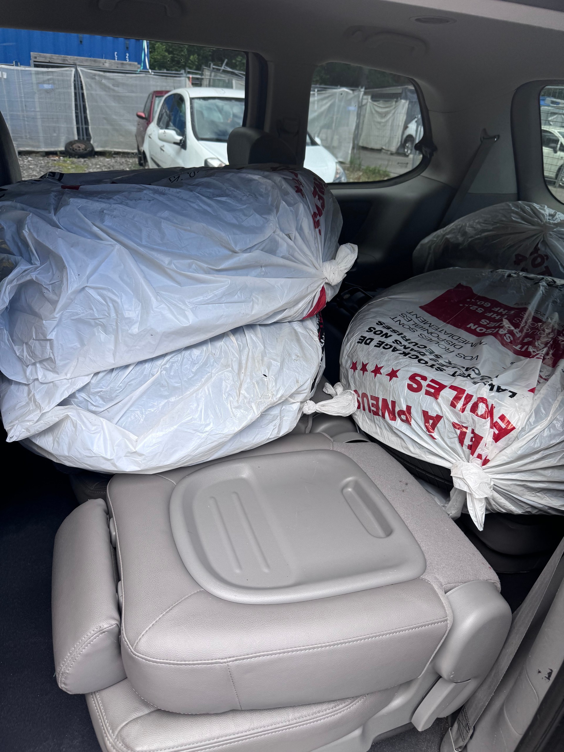 KIA Carnival 2.2 CRDi Style Automatic-image-9