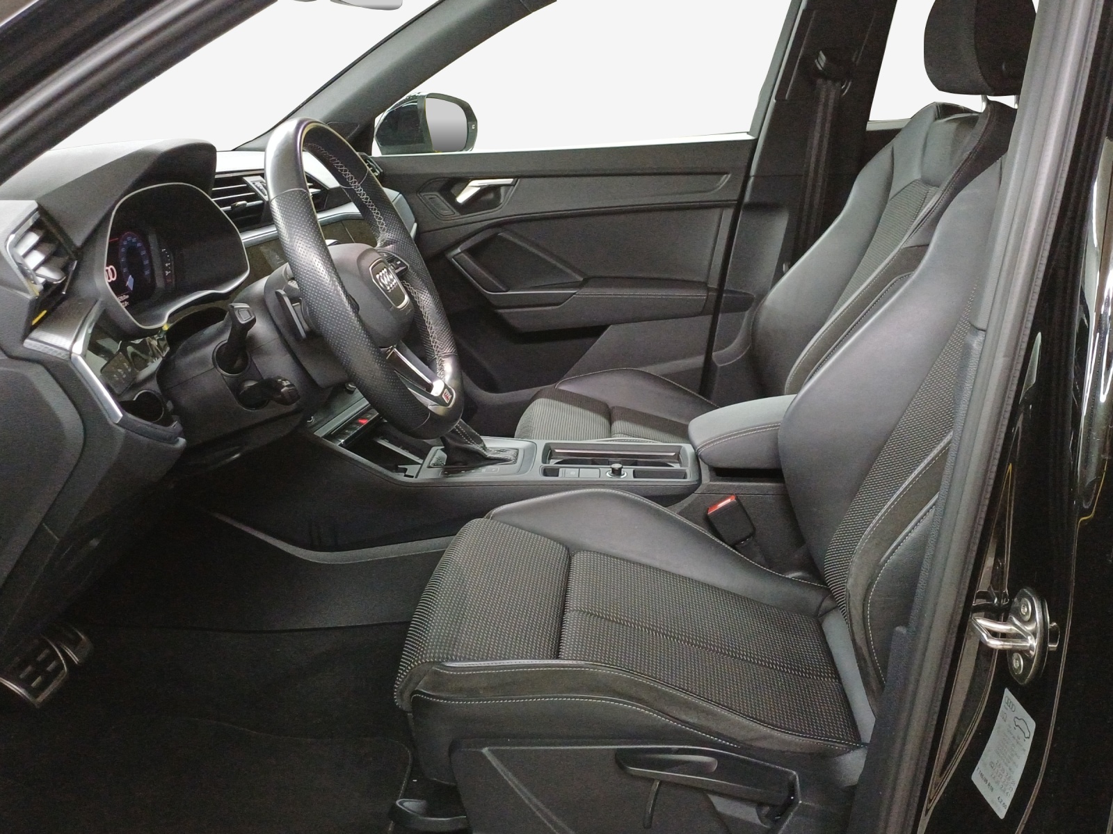 AUDI Q3 35 TFSI S line S-tronic-image-7