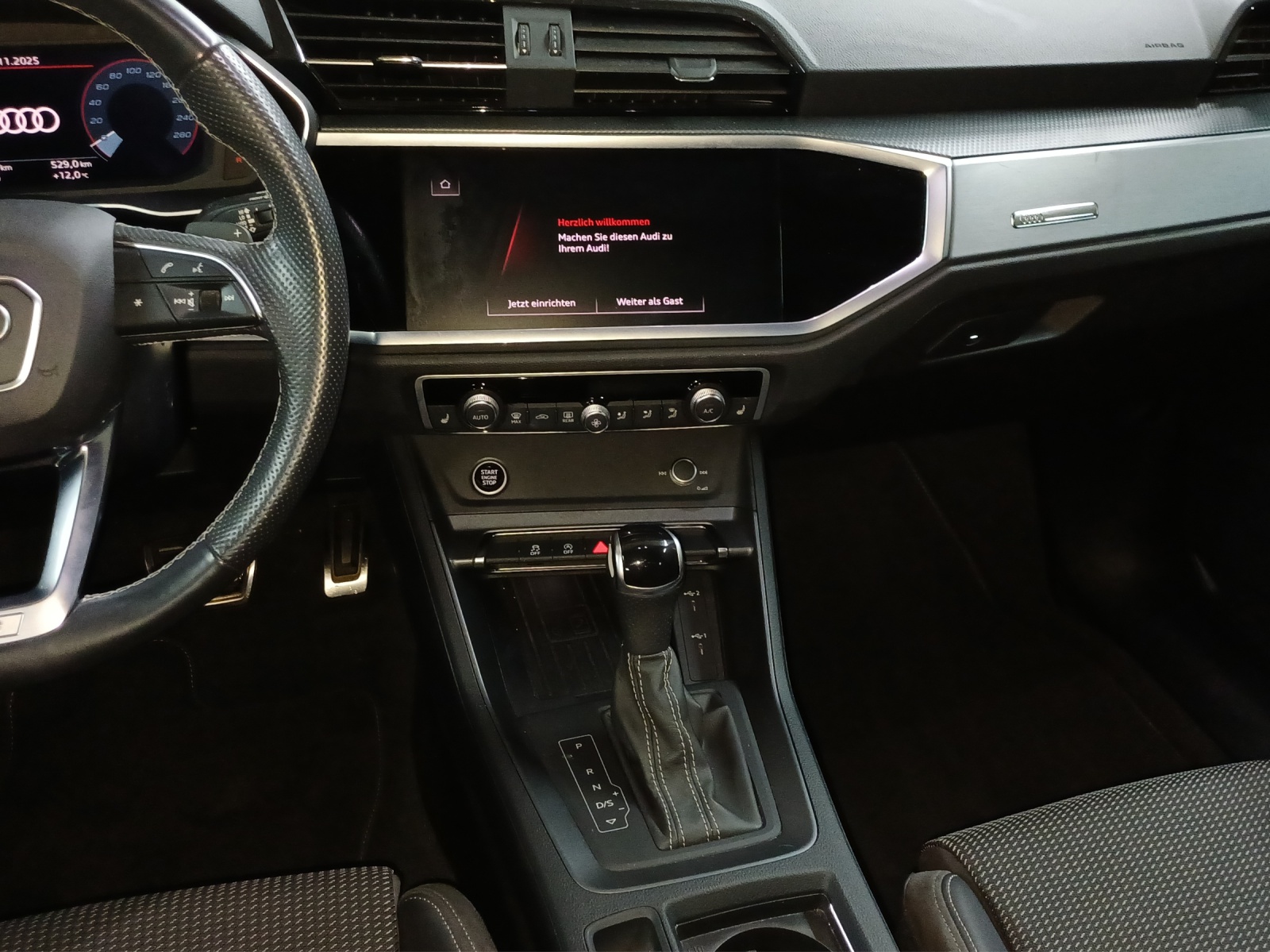 AUDI Q3 35 TFSI S line S-tronic-image-10