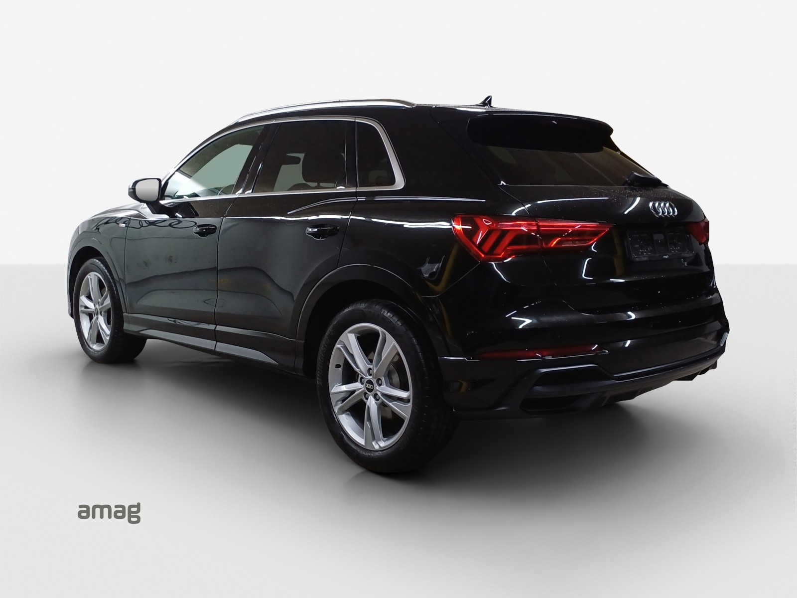 AUDI Q3 35 TFSI S line S-tronic-image-2